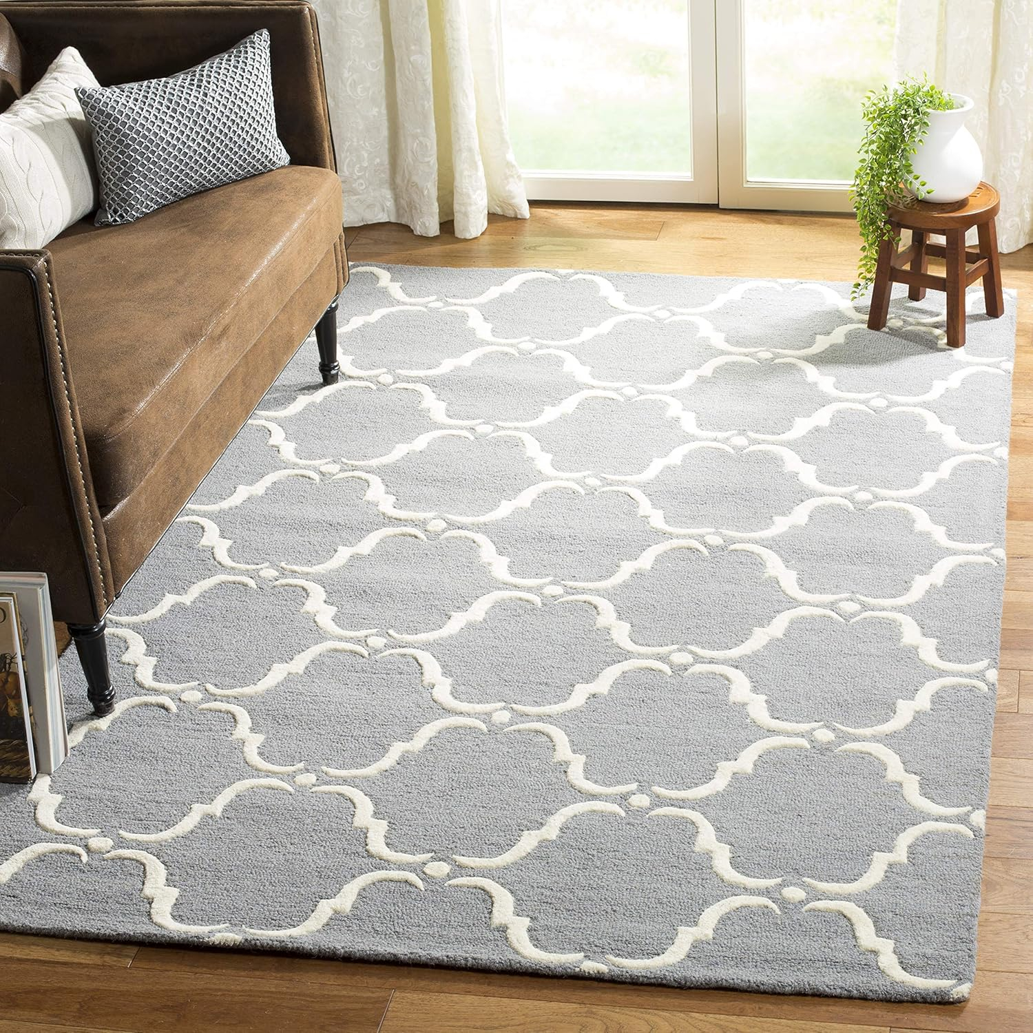 SAFAVIEH Cambridge Hamilton Geometric Wool Area Rug, Blue/Ivory, 8' x 8' Square