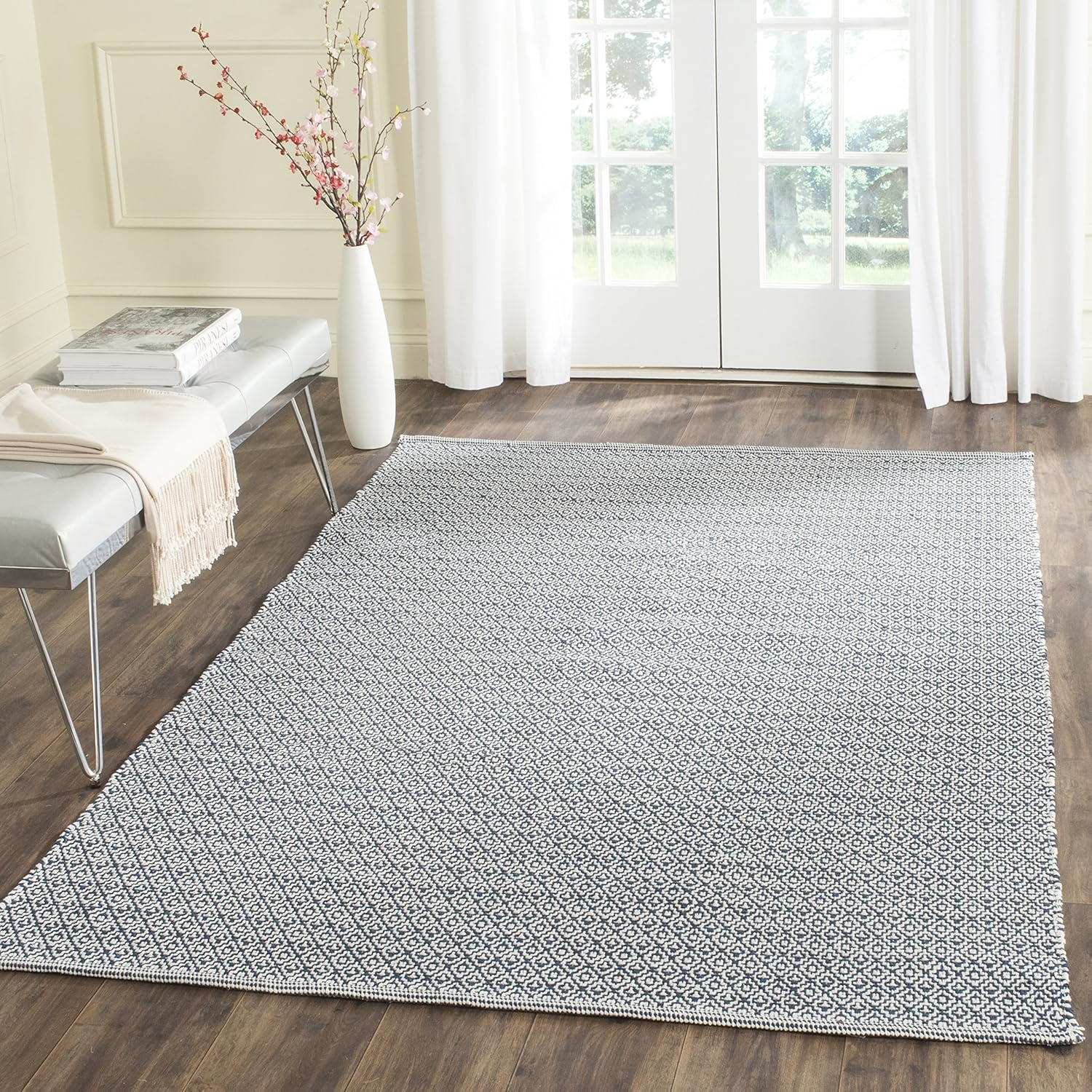 Montauk MTK717 Hand Woven Indoor Accent Rug - Ivory/Navy - 3'x5' - Safavieh.