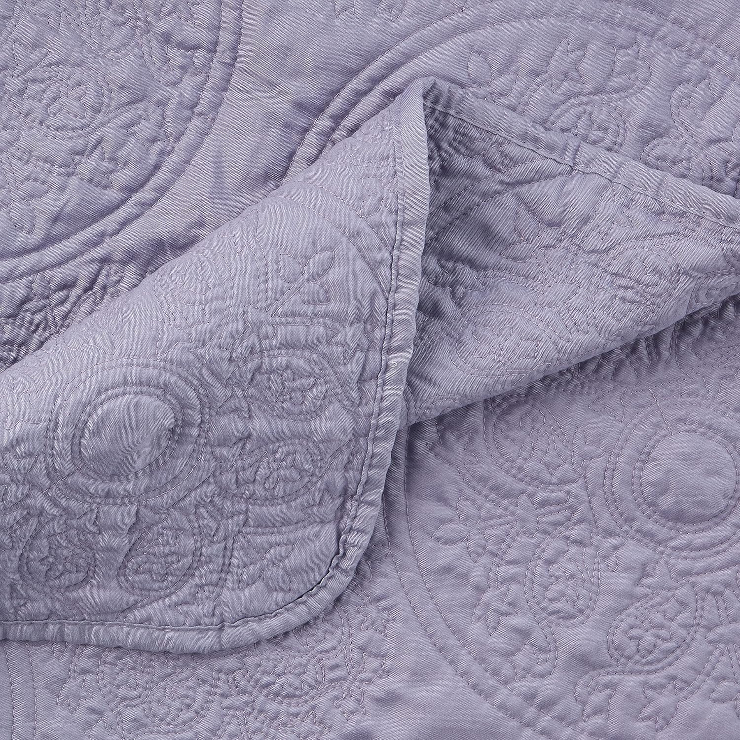 Modern Threads Ultra Soft Medallion Embroidered 3 Piece, Lavender, Full/Queen Quilt Set