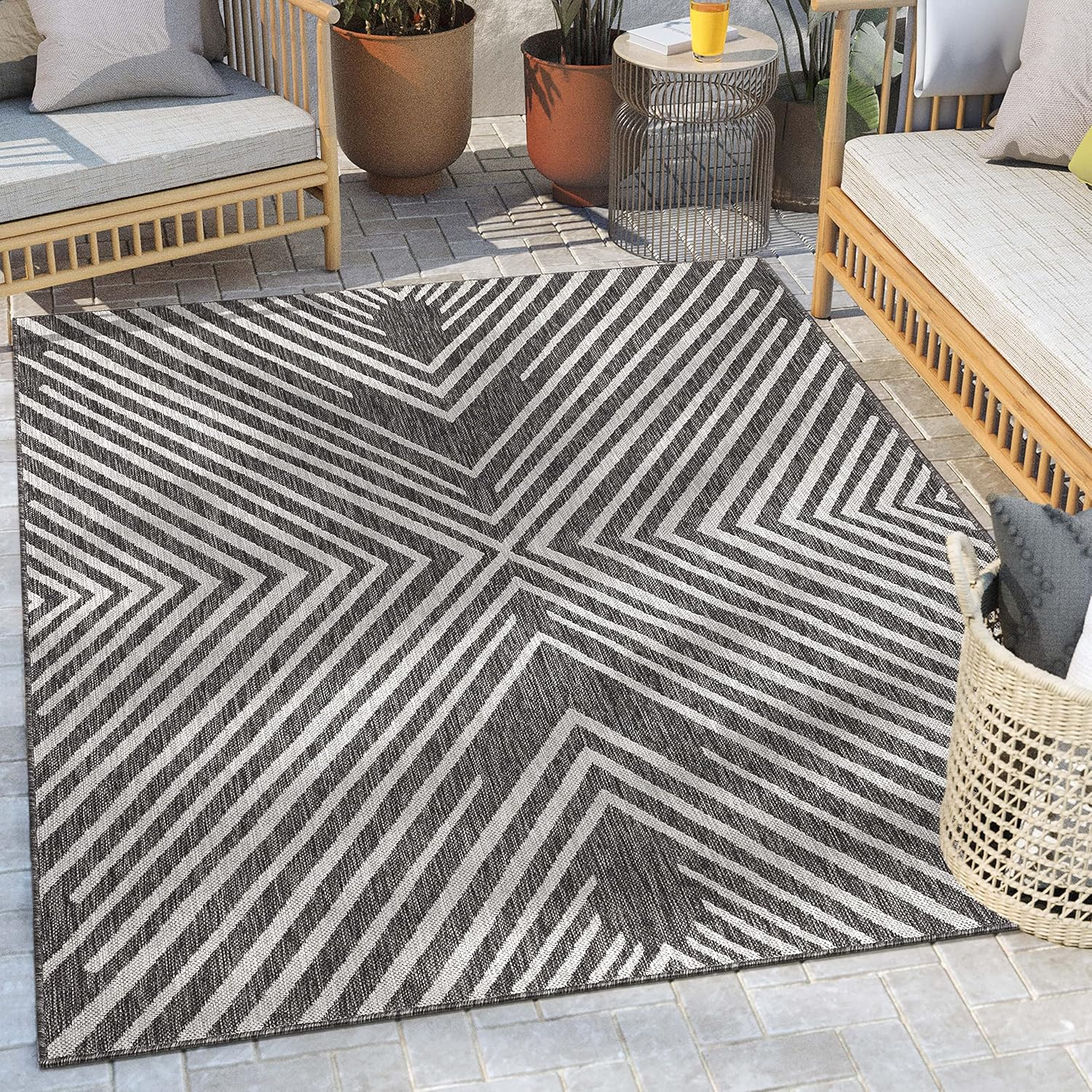 Well Woven Kesia Modern Stripes Indoor/Outdoor Gray Flat-Weave Rug