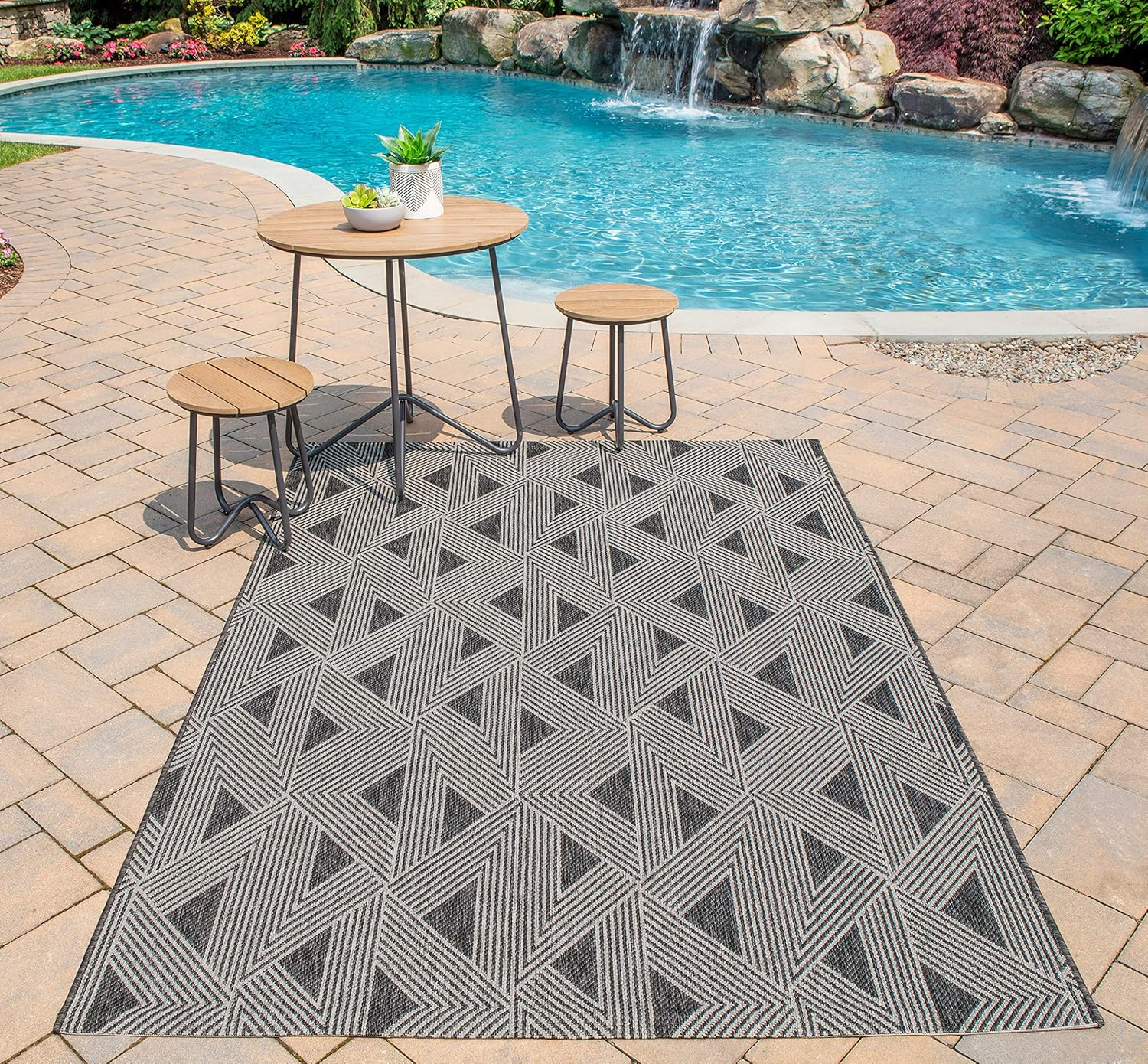 Novogratz Como Machine Made Indoor/Outdoor Rug