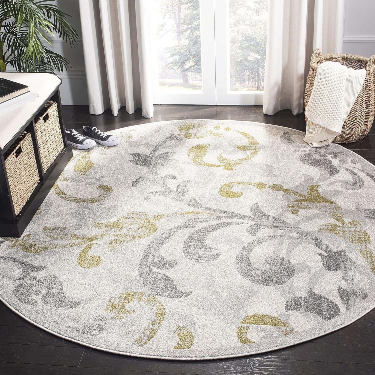 SAFAVIEH Amherst Collection Area Rug - 7' Round, Ivory & Light Grey, Floral Scroll Design, Non-Shedding & Easy Care, Ideal for High Traffic Areas in Living Room, Bedroom (AMT428E)