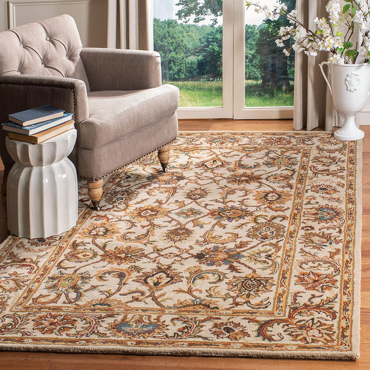 SAFAVIEH Classic Gloria Traditional Wool Area Rug, Black/Gold, 2'3" x 4'