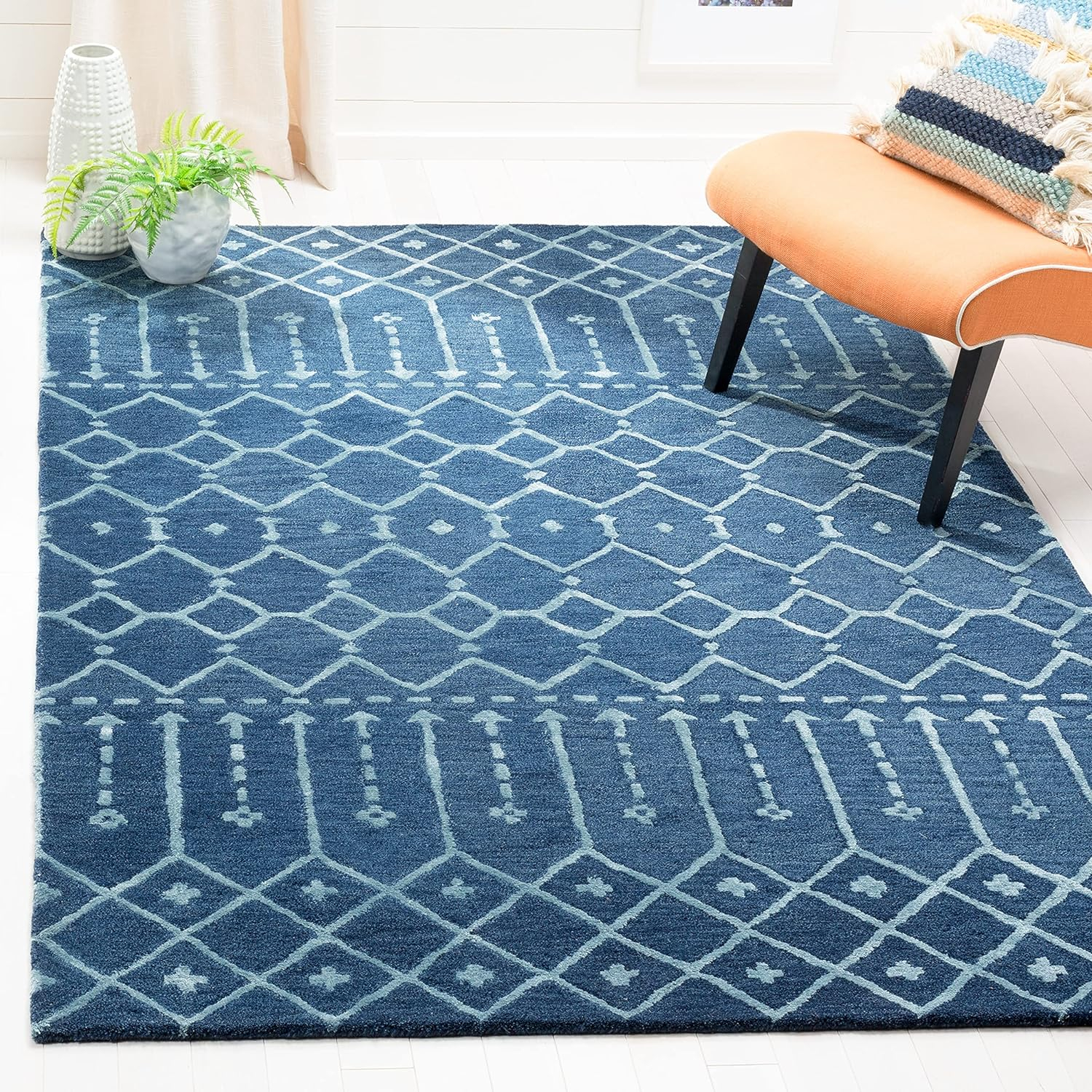 SAFAVIEH Himalaya Darin Geometric Wool Area Rug, Navy/Silver, 6' x 9'