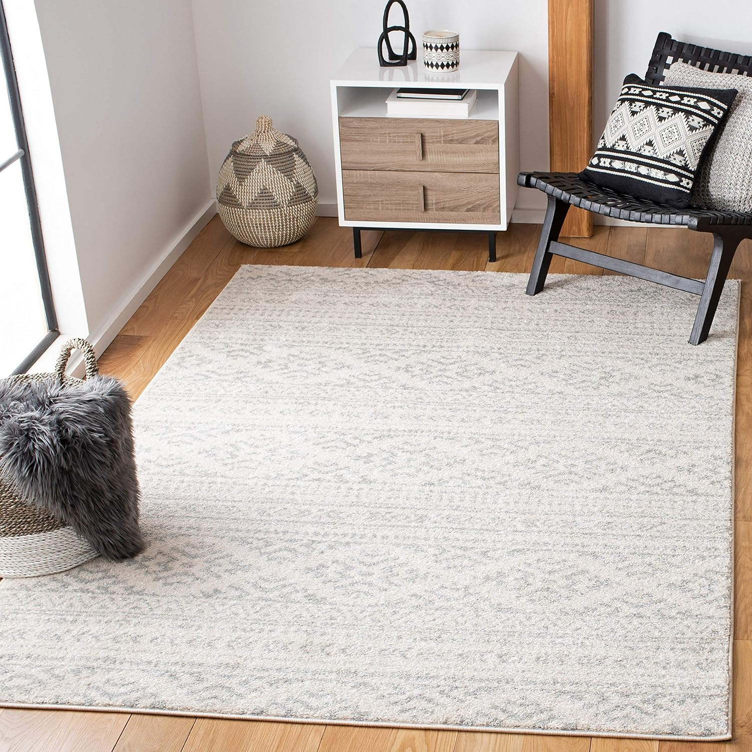 SAFAVIEH Tulum Lakisha Distressed Southwestern Area Rug, 12' x 15', Ivory/Light Grey