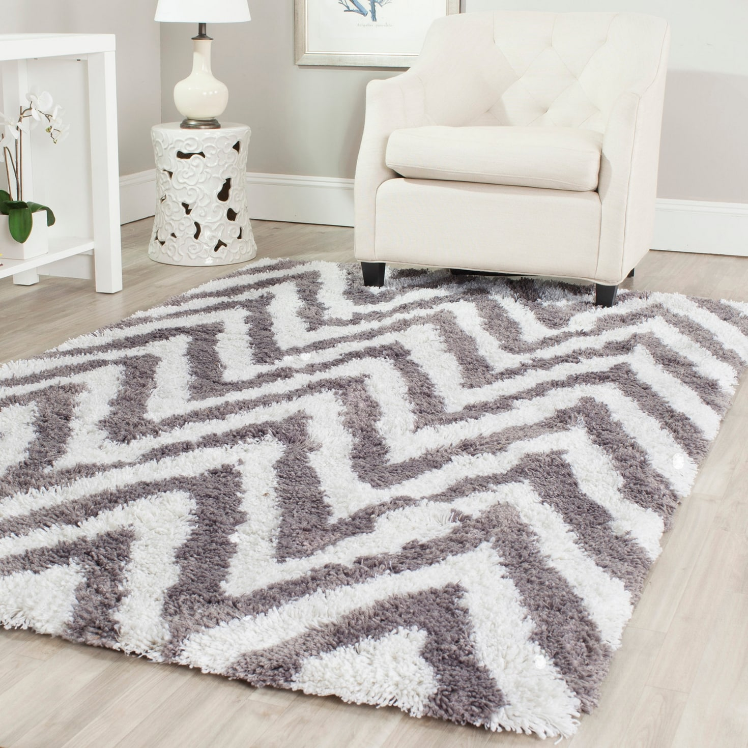 SAFAVIEH Giuseppe Chevron Shag Area Rug, Ivory/Grey, 4' x 6'