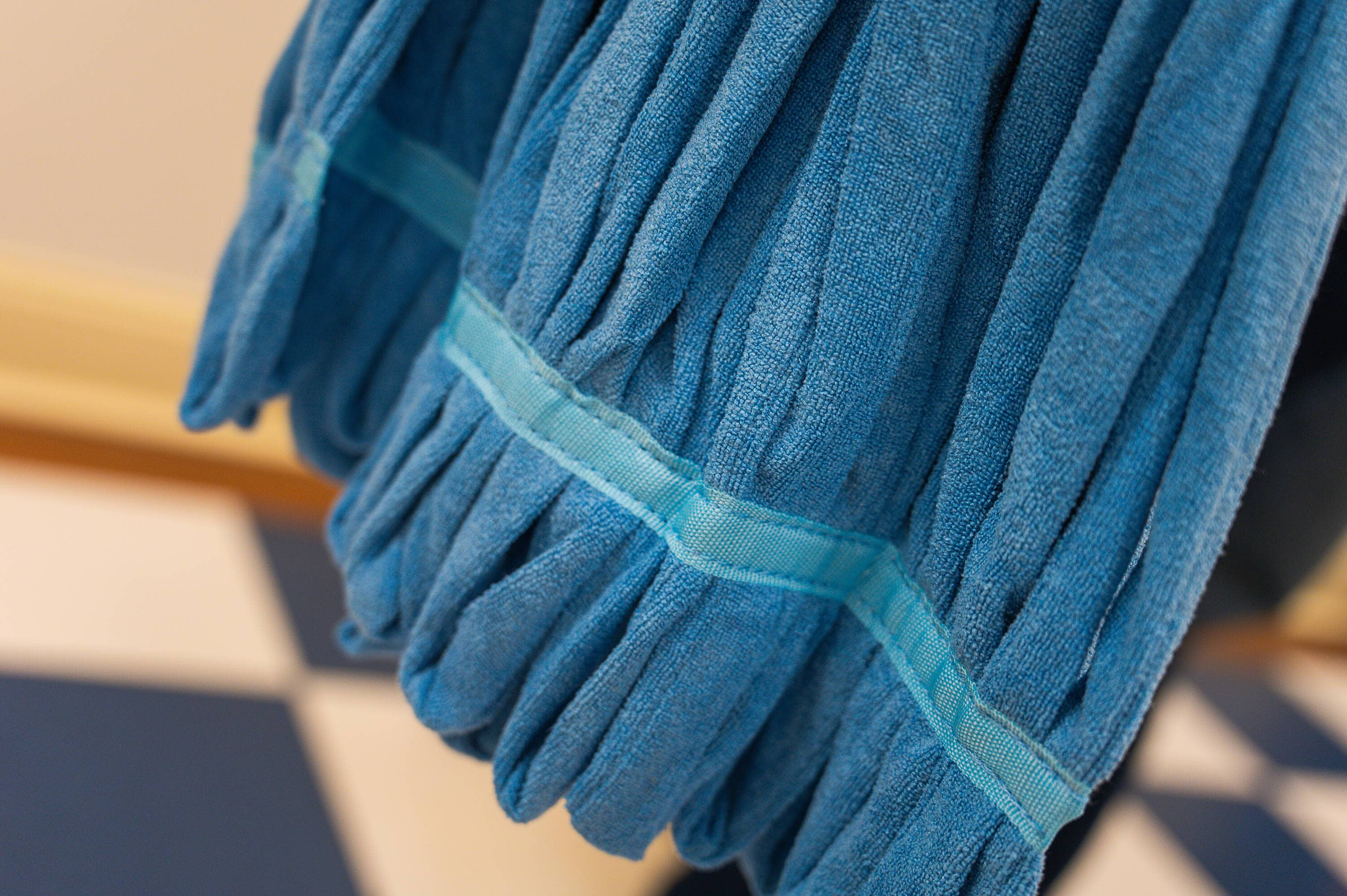 Boardwalk® Microfiber Looped-End Wet Mop Head, Medium, Blue BWKMWTMB