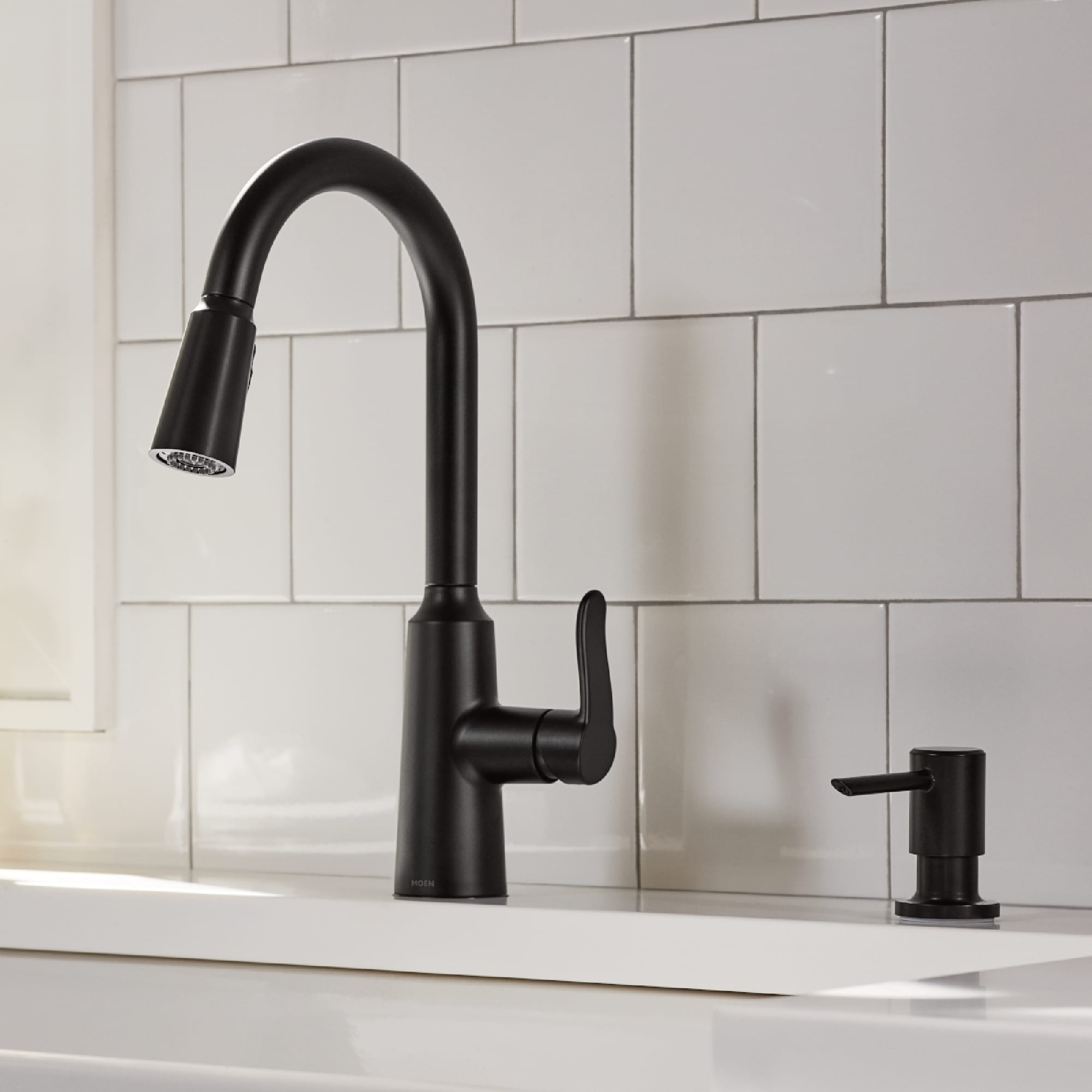 Moen Edwyn 87028BL Matte Black 1-Handle Deck-Mount Pull-Down Handle Kitchen Faucet (Deck Plate Included)