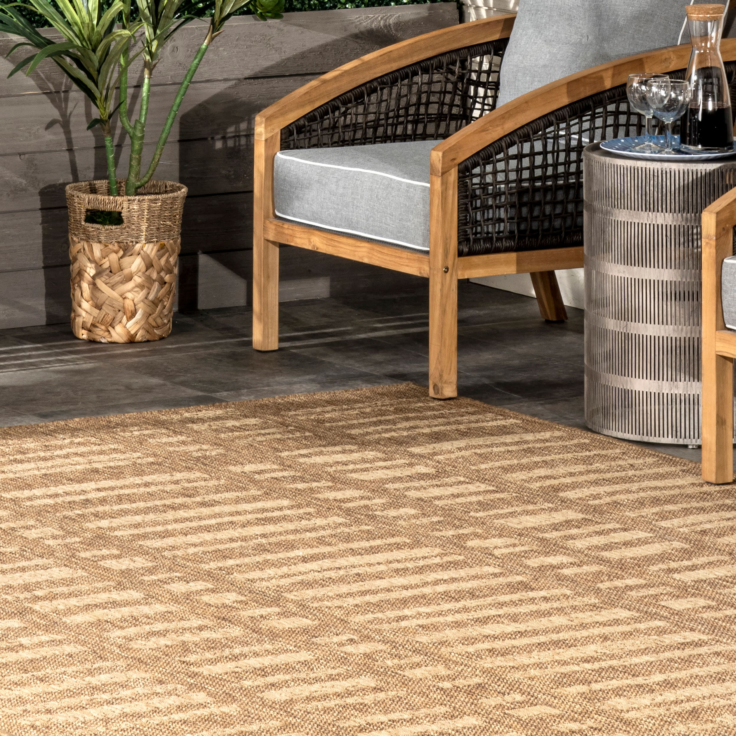nuLOOM 4' x 6' Outdoor Performance Area Rug, Stain Resistant, Weather Resistant, High Traffic, Patio, Balcony, Outside, Marin Brown