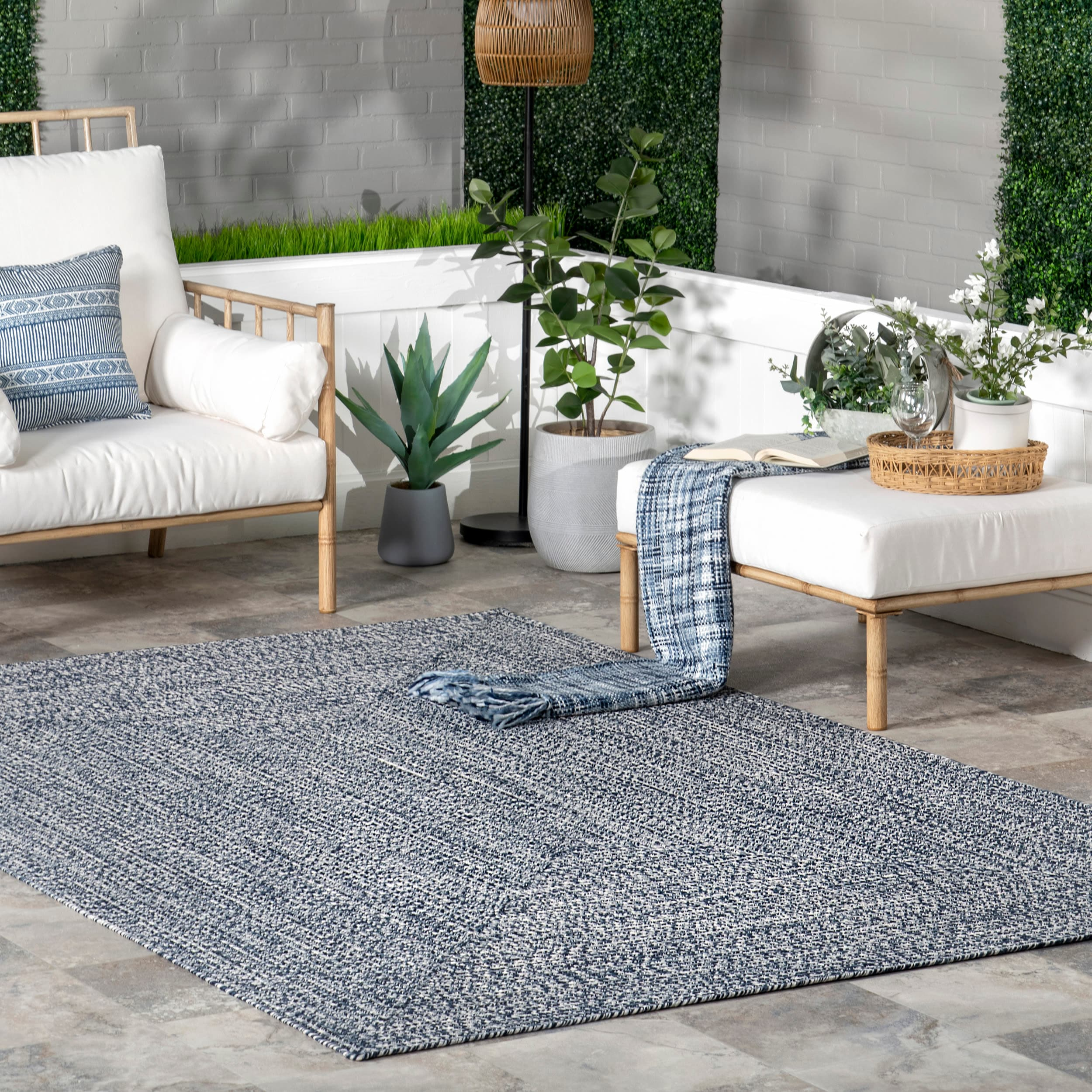 nuLOOM Wynn Braided Indoor/Outdoor Navy 3' x 5' Casual Area Rug