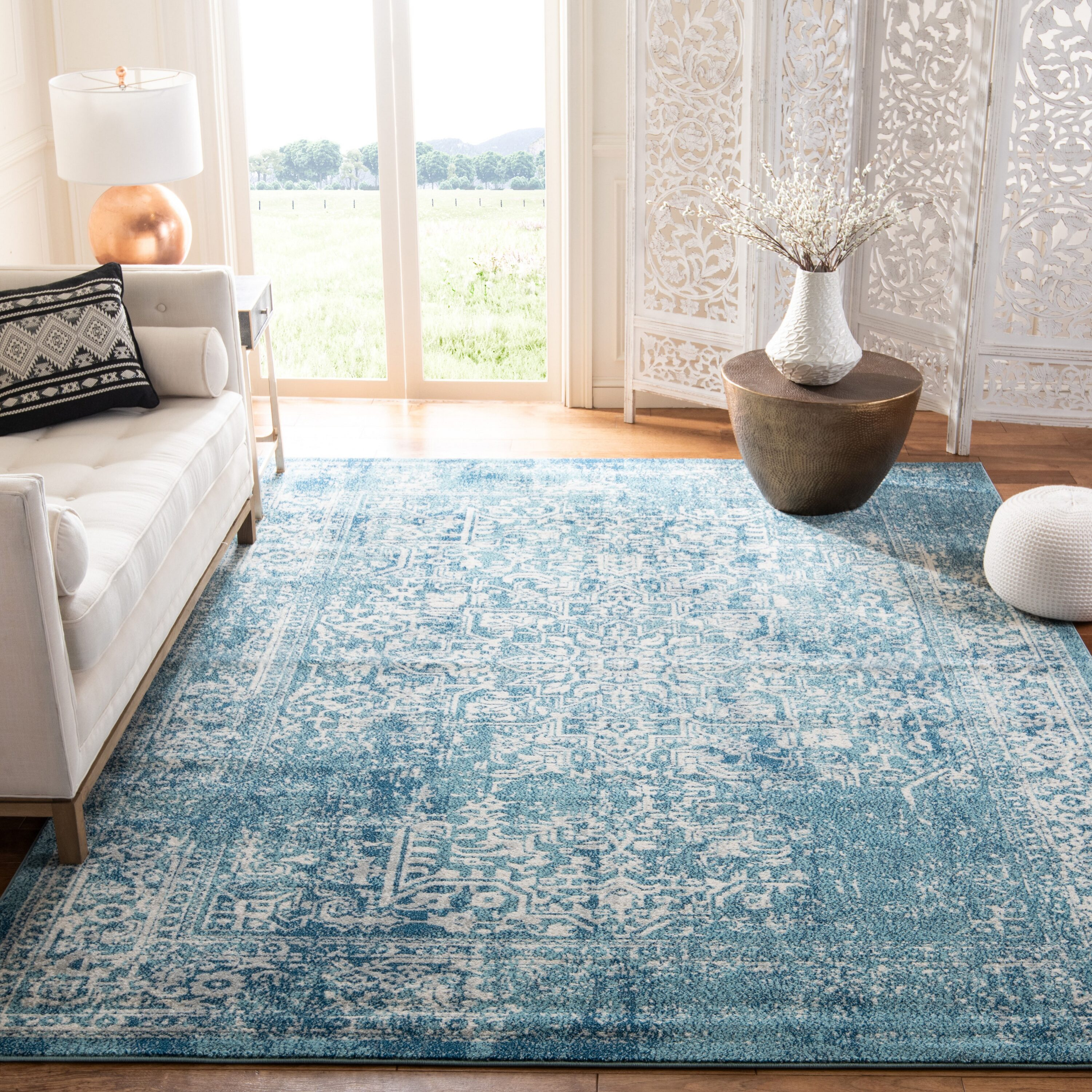 SAFAVIEH Evoke Trena Traditional Distressed Area Rug, Blue/Ivory, 11' x 15'