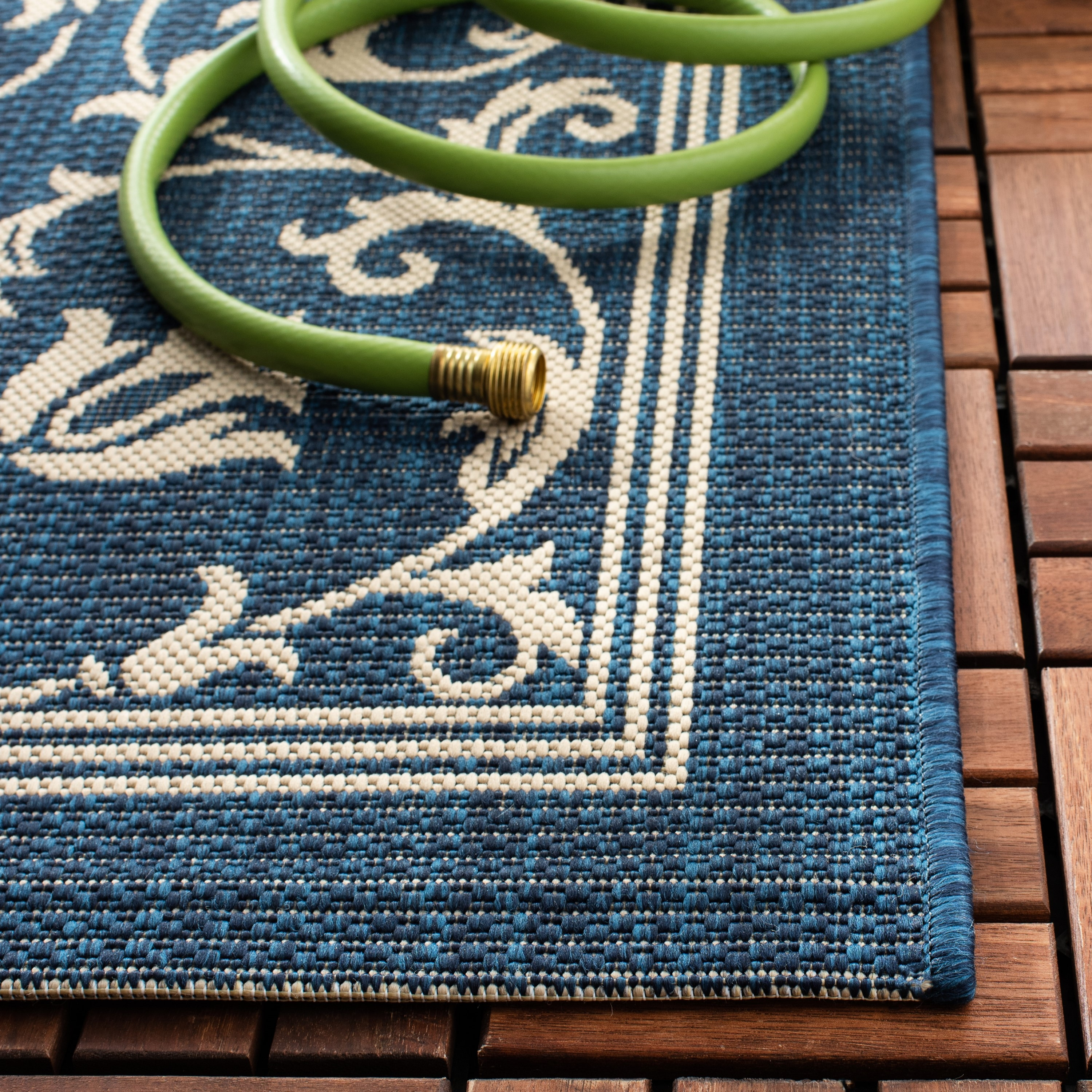 SAFAVIEH Courtyard Nanda Floral Indoor/Outdoor Area Rug, 9' x 12', Navy/Beige