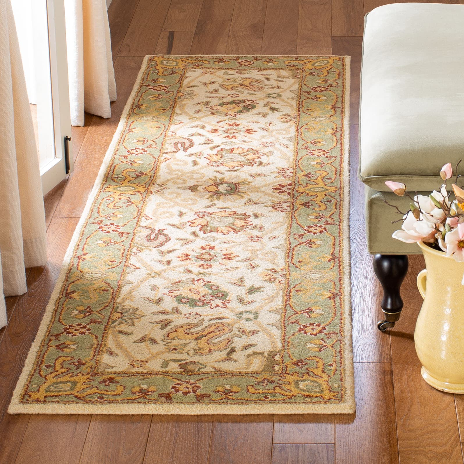 SAFAVIEH Antiquity Lilibeth Traditional Floral Wool Runner Rug, Ivory, 2'3" x 12'