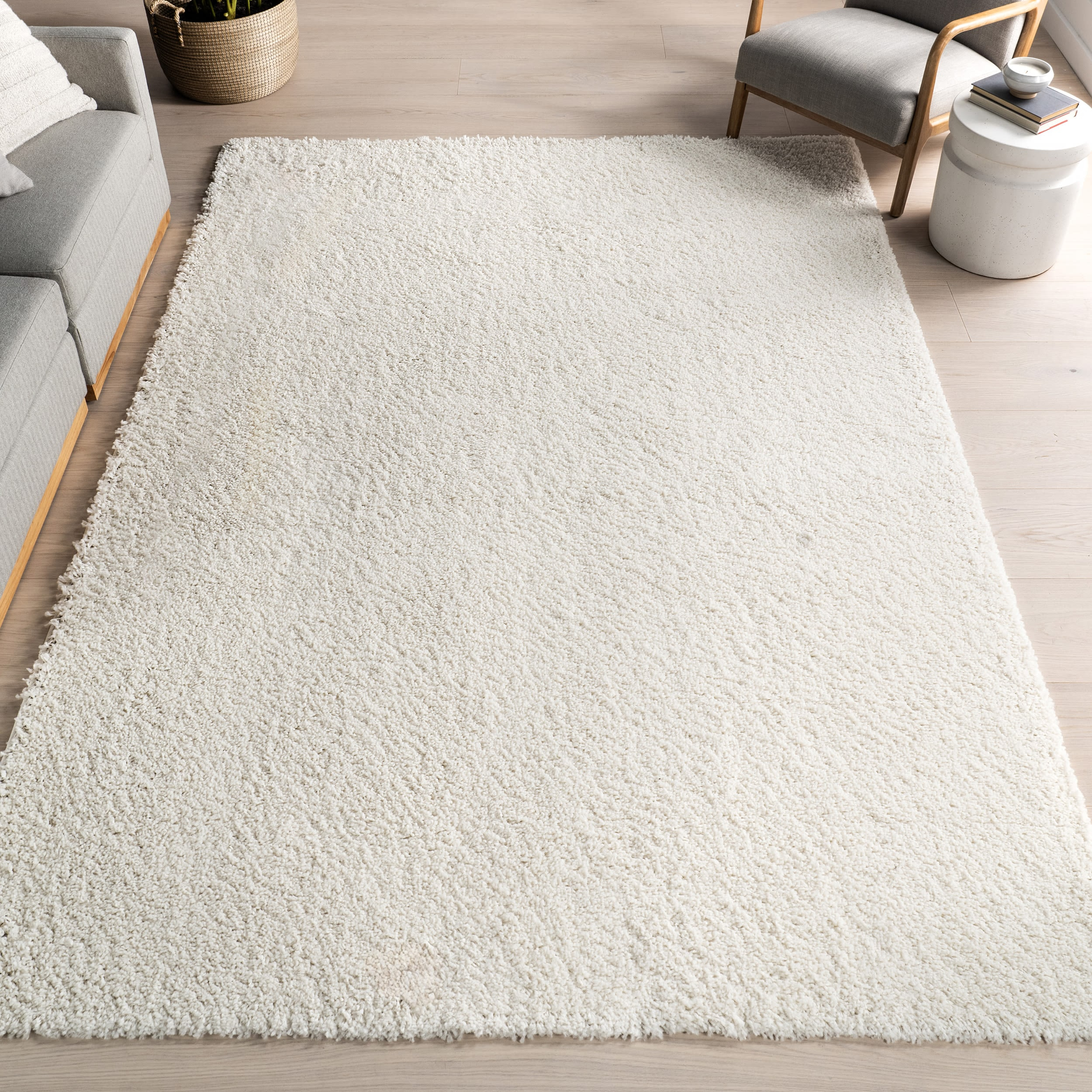 Plush Reversible White Shag Synthetic 4' x 6' Area Rug