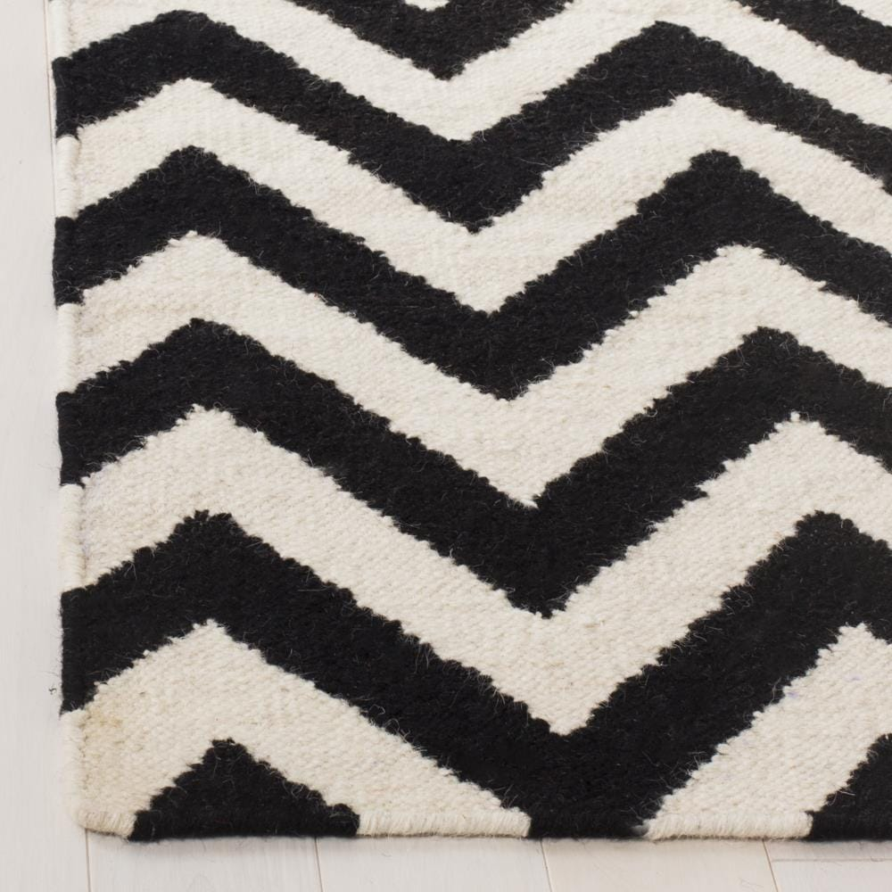 SAFAVIEH Dhurrie Bentley Chevron Zigzag Wool Area Rug, Black/Ivory, 8' x 8' Square