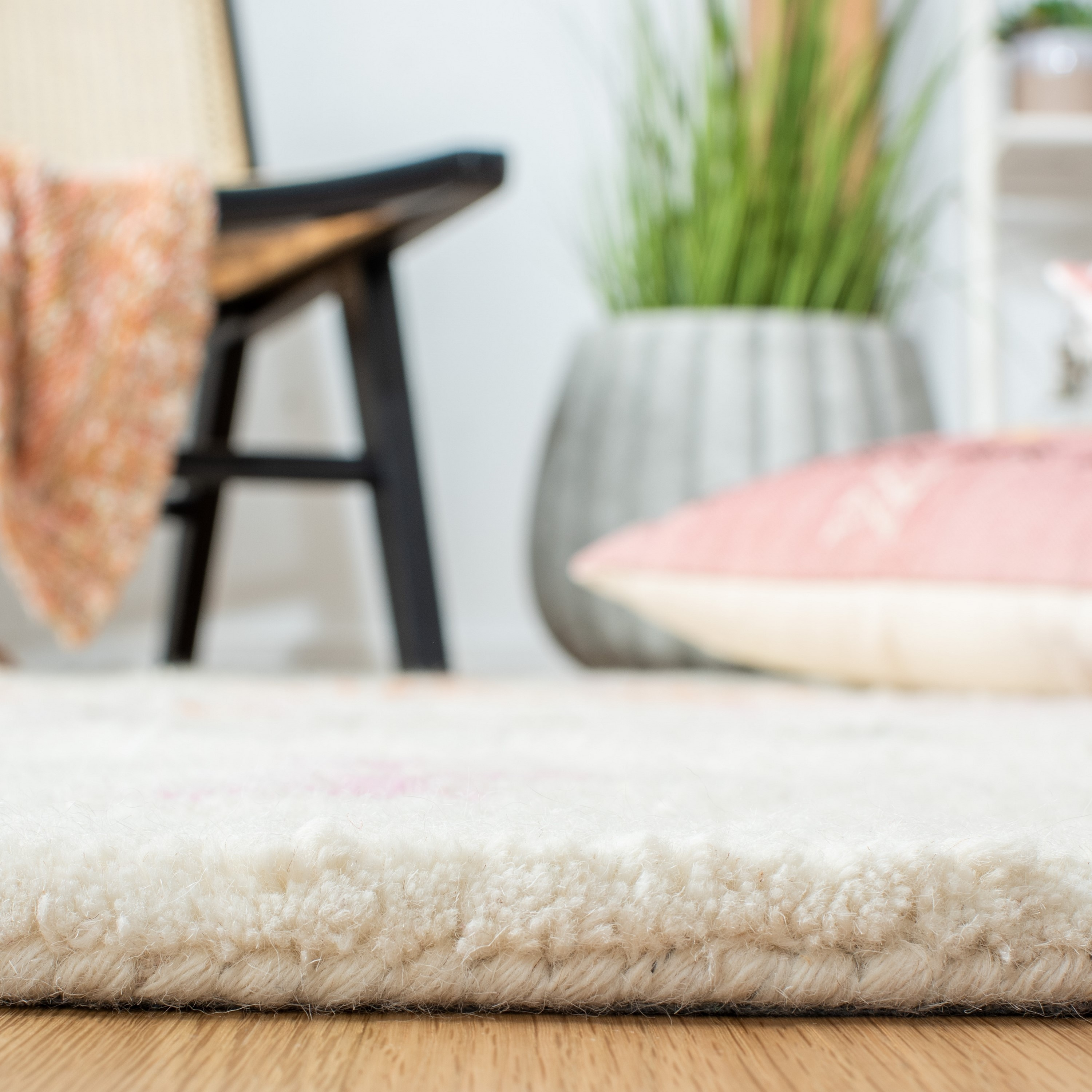 SAFAVIEH Casablanca Tiana Southwestern Shag Area Rug, Ivory/Multi, 8' x 10'