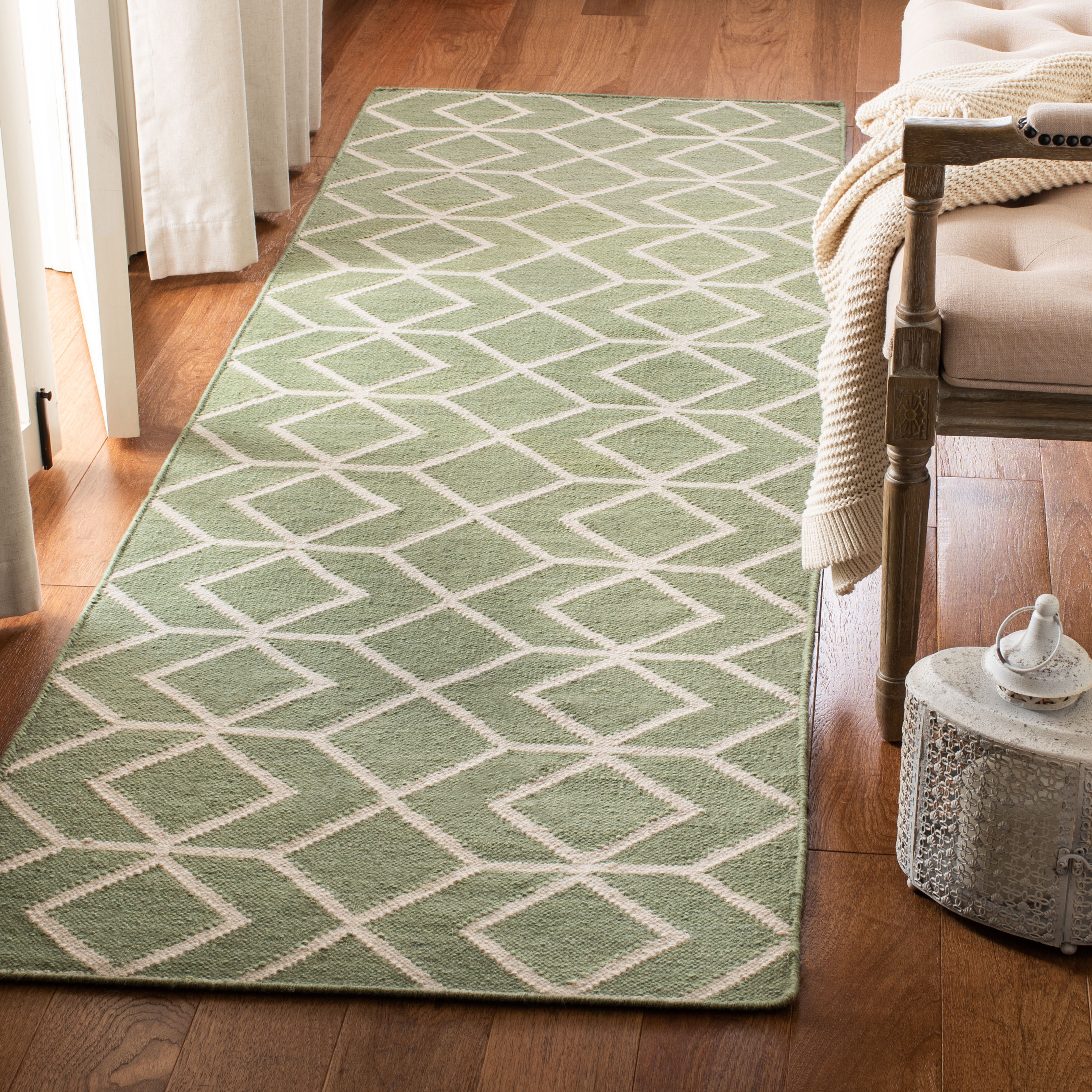 SAFAVIEH Dhurrie Addison Geometric Moroccan Wool Runner Rug, Sage/Ivory, 2'6" x 8'