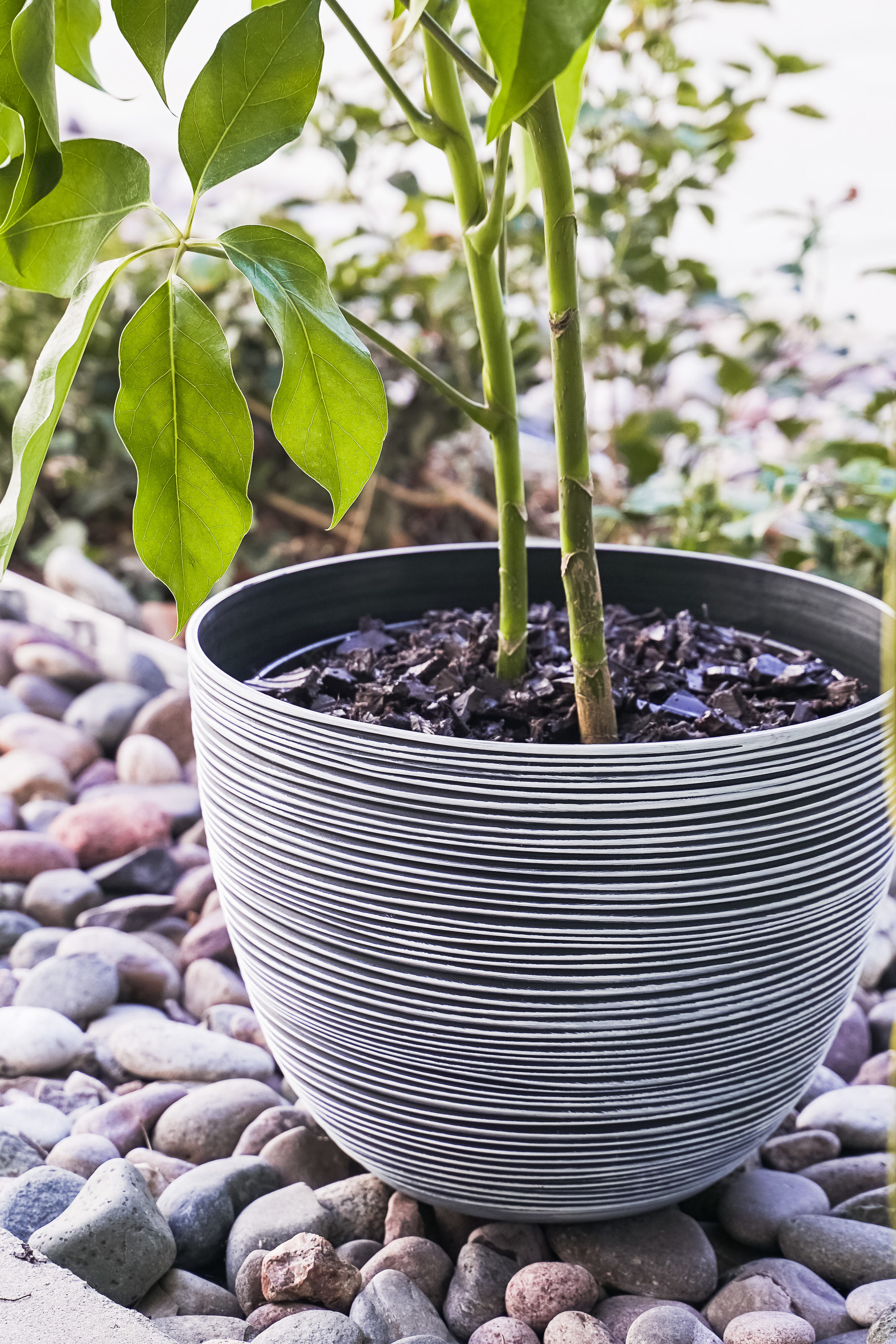 Xbrand Modern Nested Round Textured Pot Planter, Set of 3, 12 Inch Tall, White