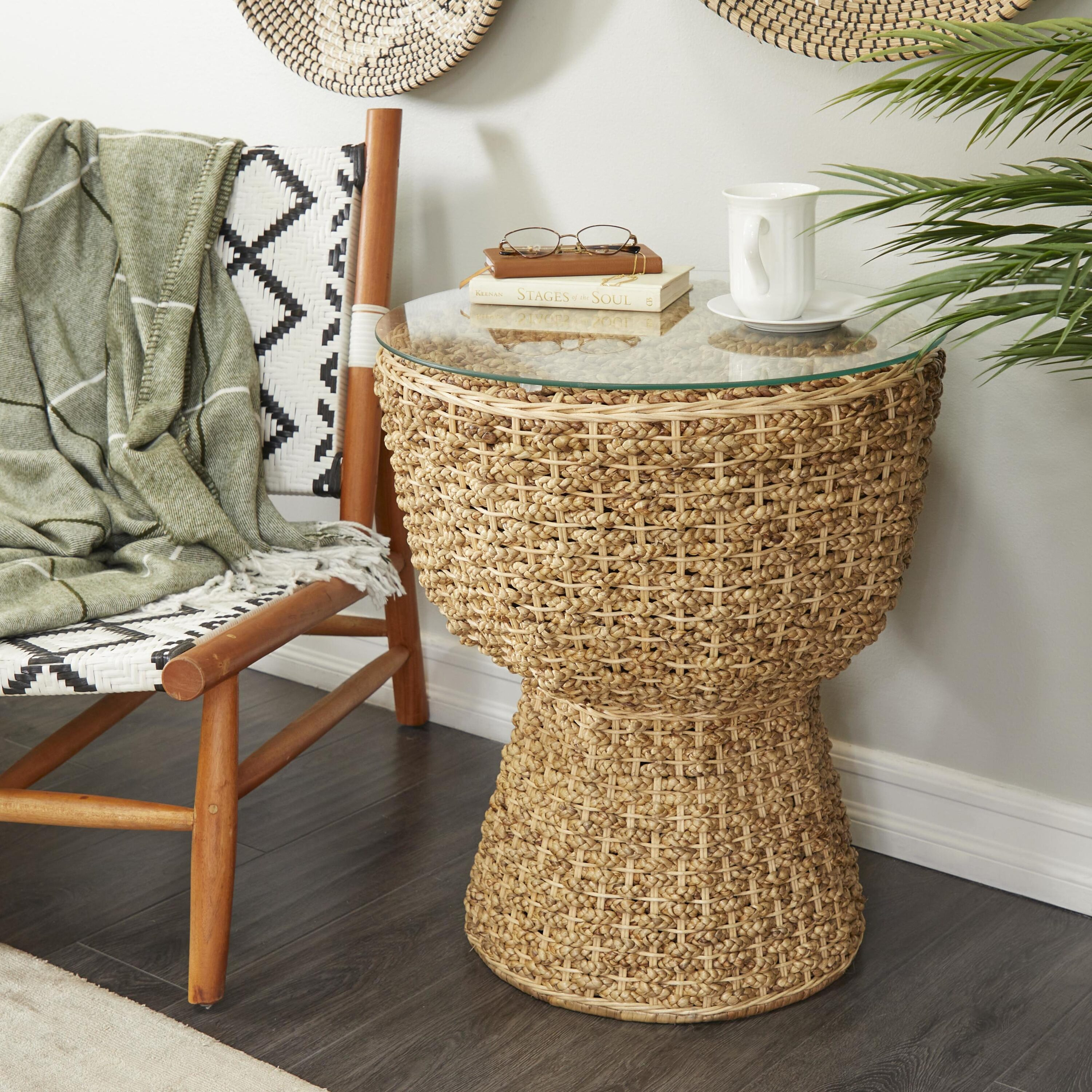 DecMode 20" x 24" Brown Seagrass Handmade Woven Accent Table with Glass Top, 1-Piece