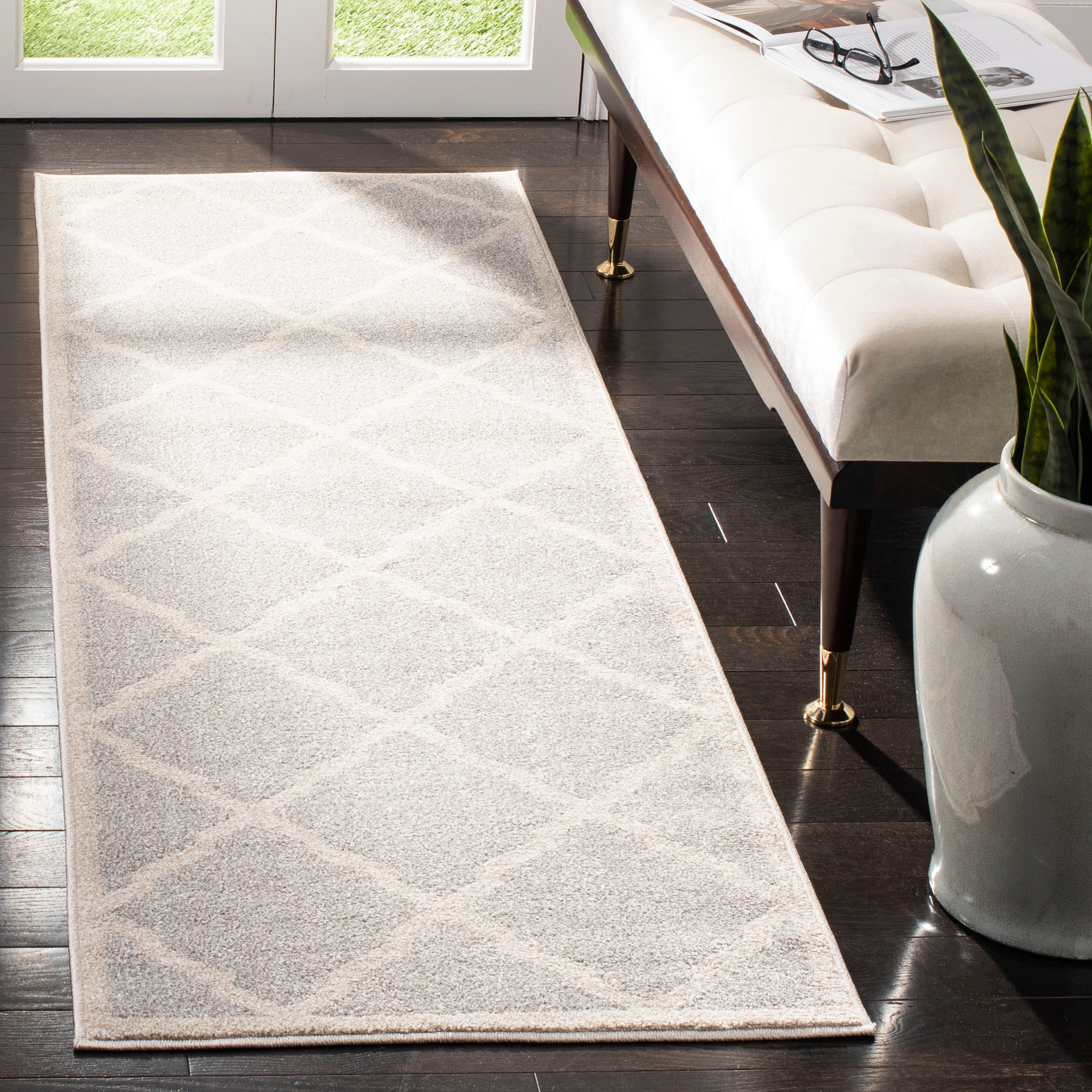 SAFAVIEH Amherst Sharalyn Geometric Runner Rug, Light Grey/Beige, 2'3" x 11'