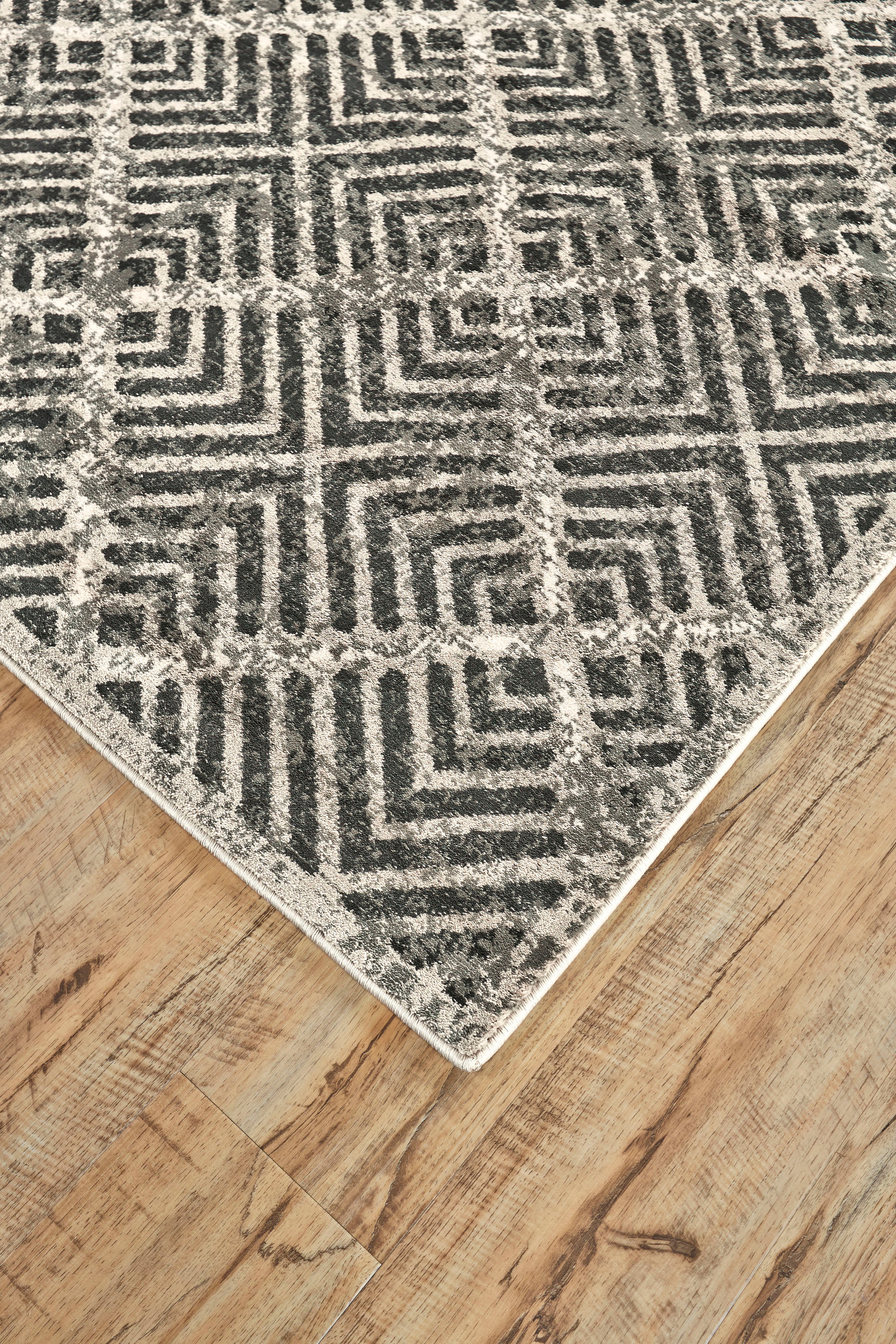 Alessandria Distressed Geometric 5' x 8' Gray Wool-Blend Rug