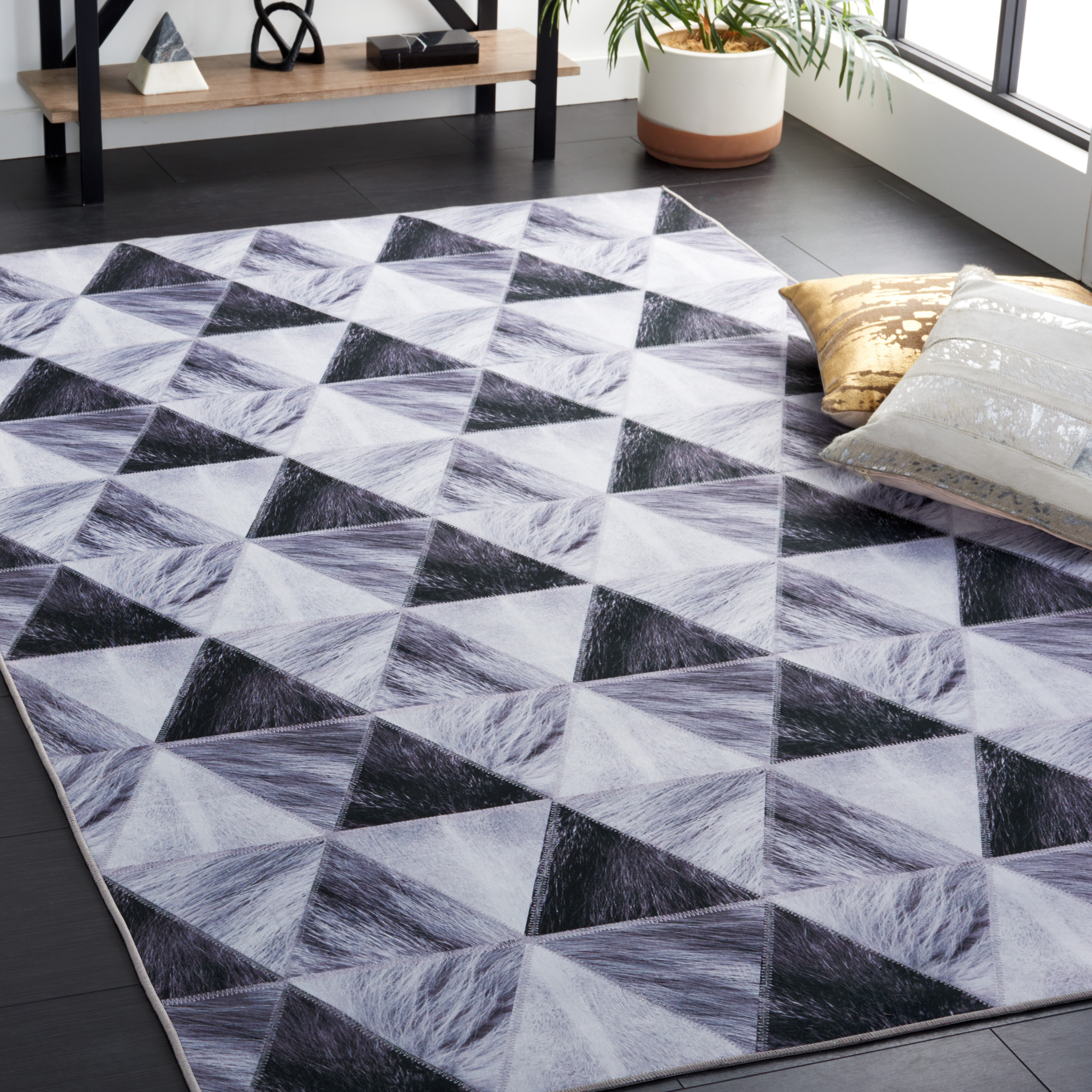 SAFAVIEH Faux Hide Daffodil Diamond Area Rug, Light Grey/Dark Grey, 3' x 5'