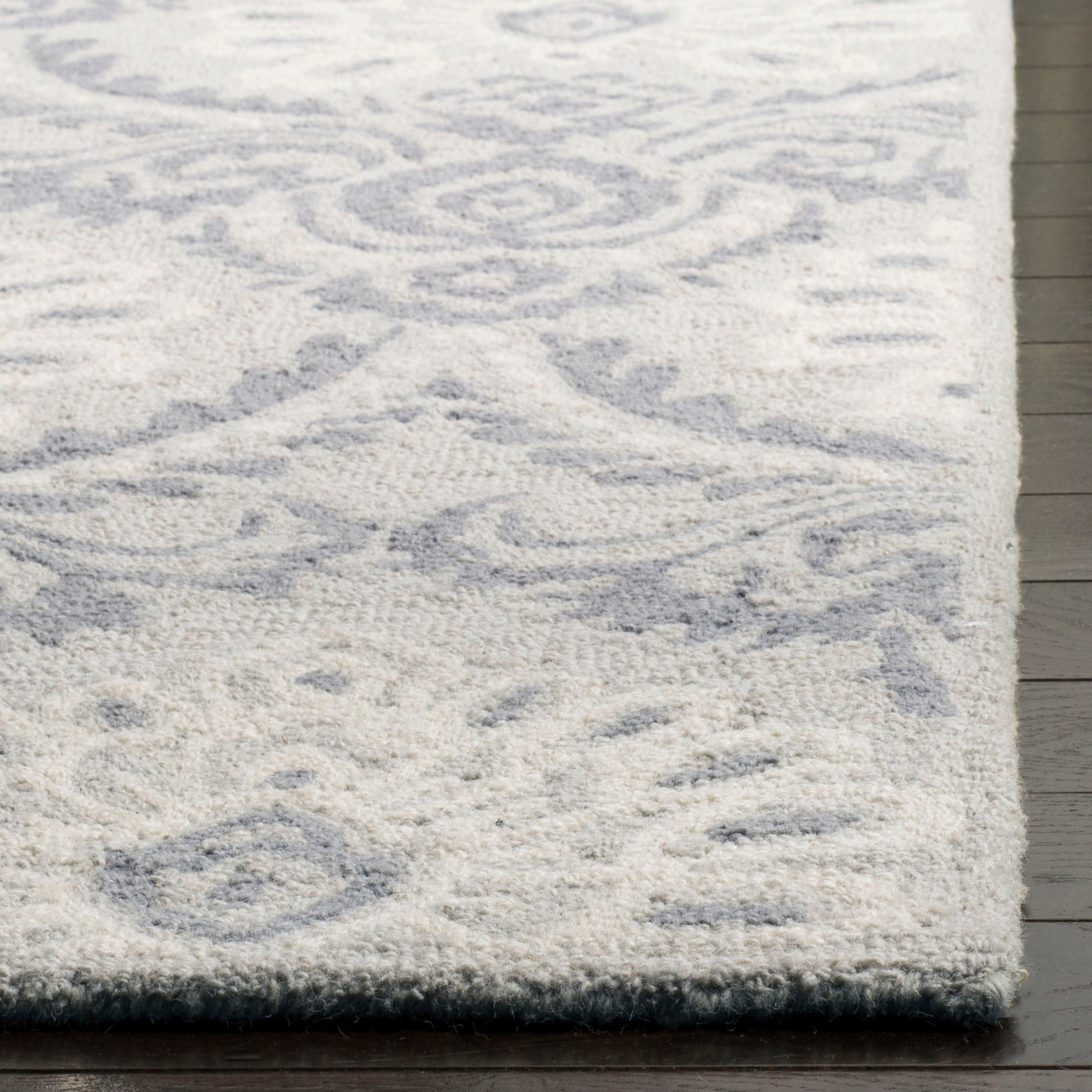 SAFAVIEH Blossom Travis Damask Wool Area Rug, Light Grey/Ivory, 4' x 6'