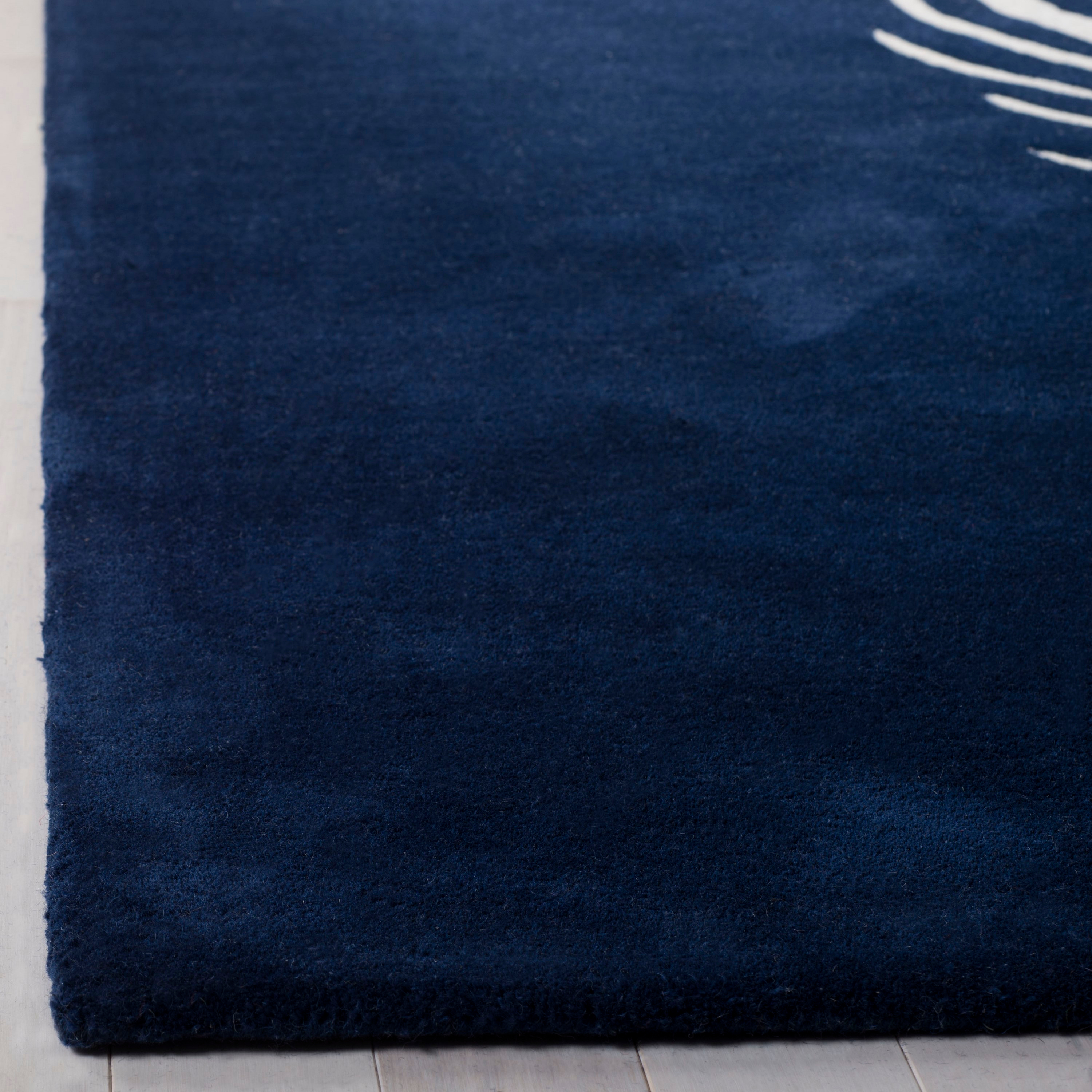 SAFAVIEH Soho Jarvis Peacock Feather Wool Area Rug, Navy/Ivory, 3'6" x 5'6"