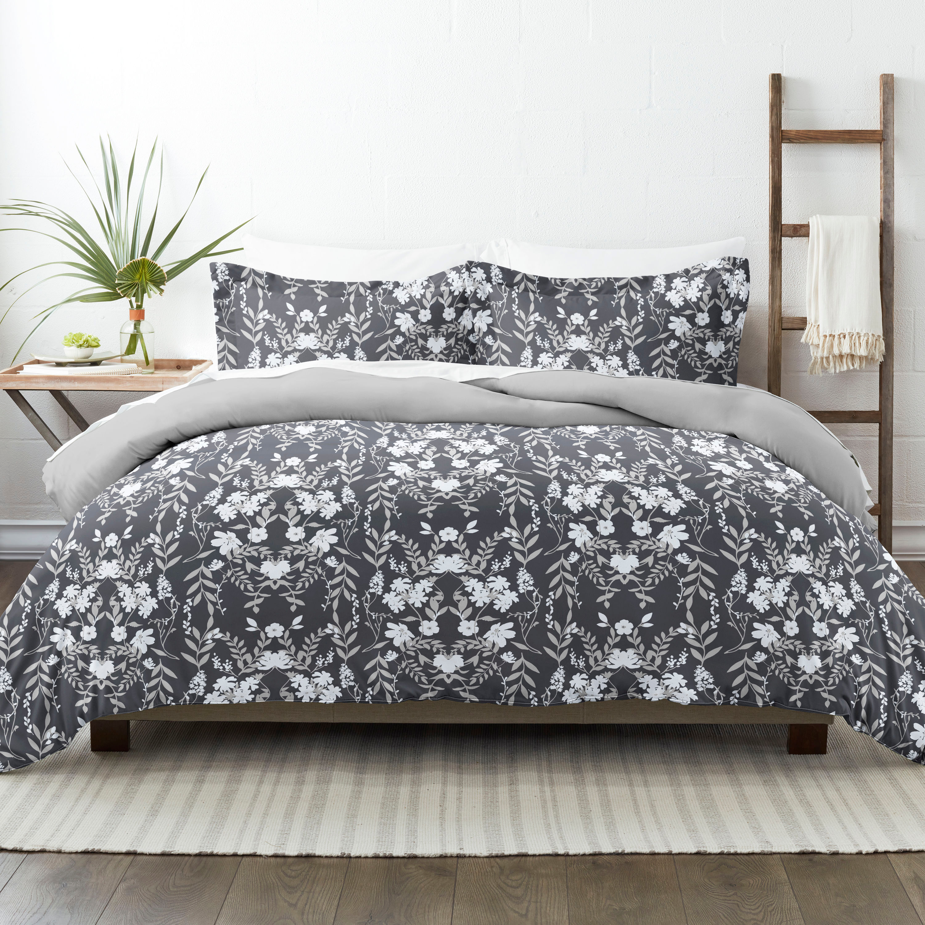 Noble Linens Black Reversible Secret Garden Print 3-Piece Duvet Cover Set, King/CalKing