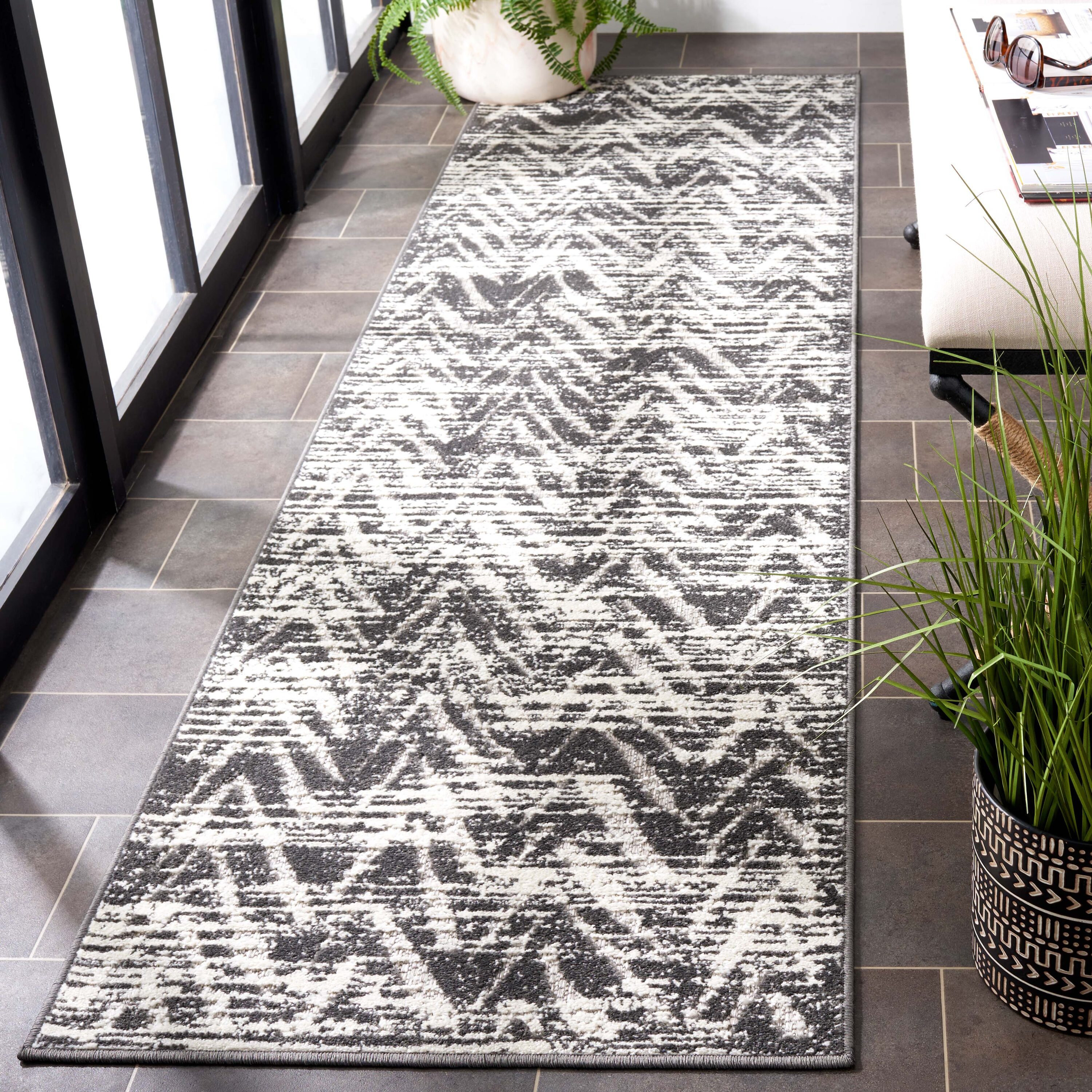 SAFAVIEH Cottage Ronni Chevron Indoor/Outdoor Runner Rug, Grey, 2'3" x 8'