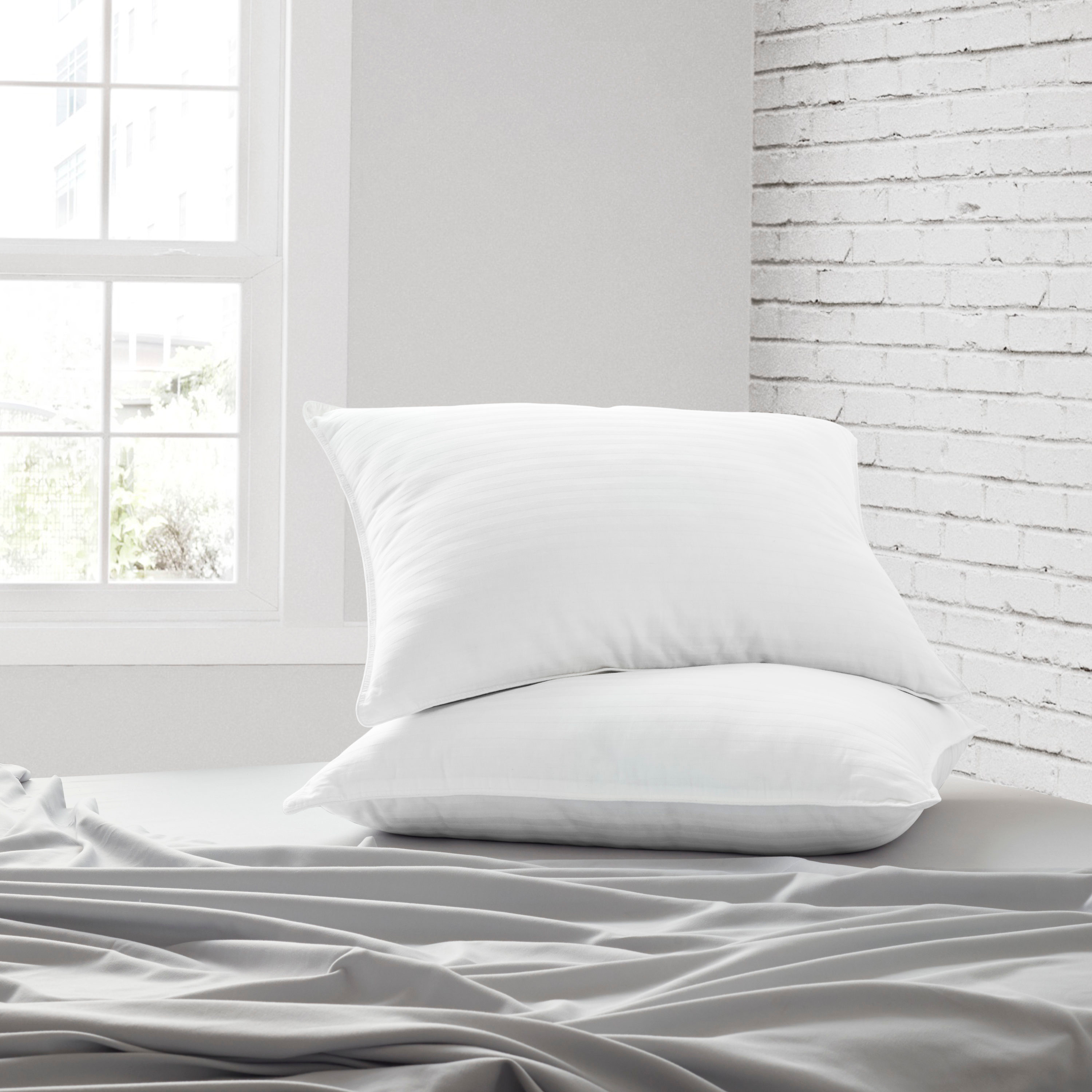 Queen White Memory Foam Gel Fiber Bed Pillows, Set of 2