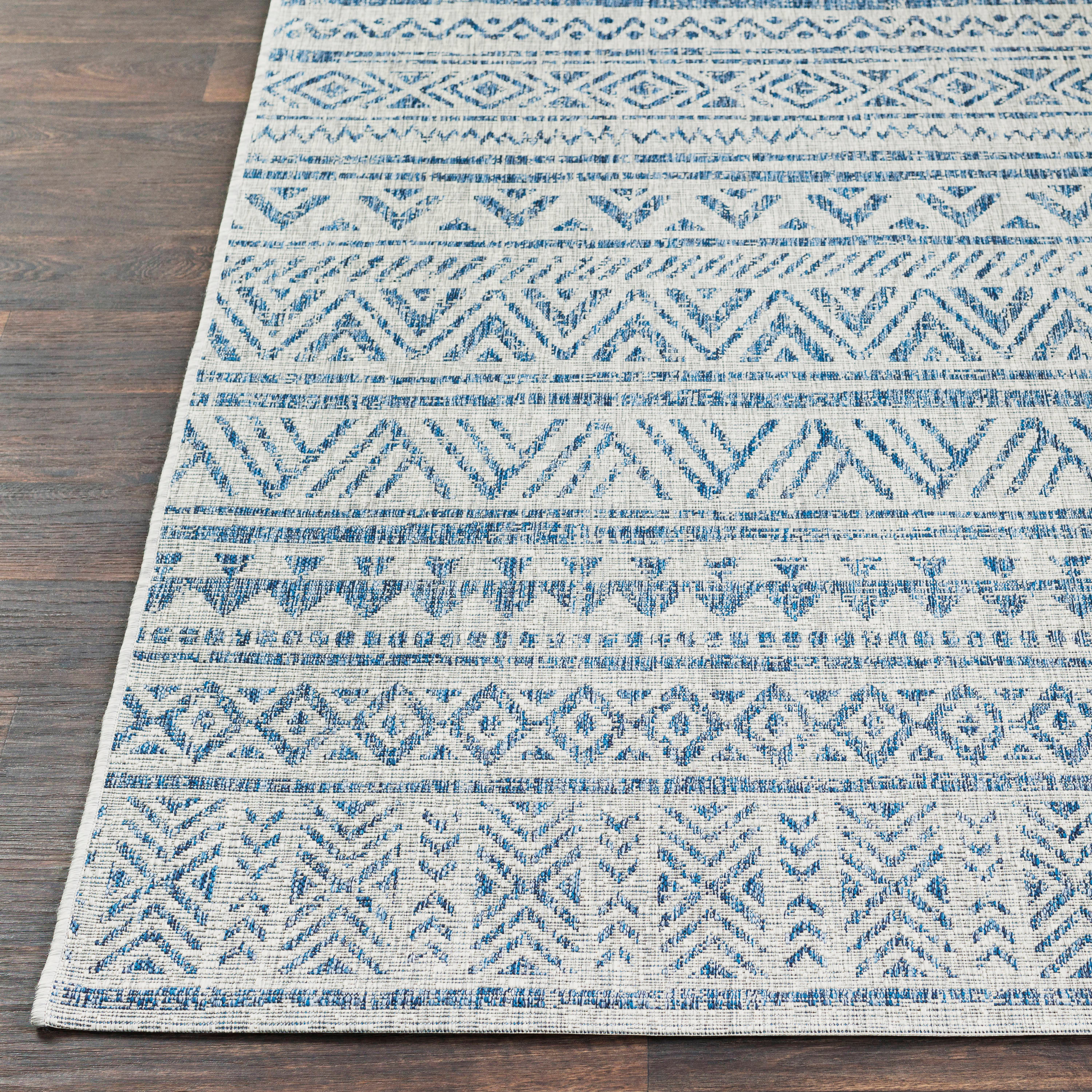Livabliss Eagean 2 x 3 (ft) Polypropylene Blue Rectangular Indoor Chevron Global Area rug