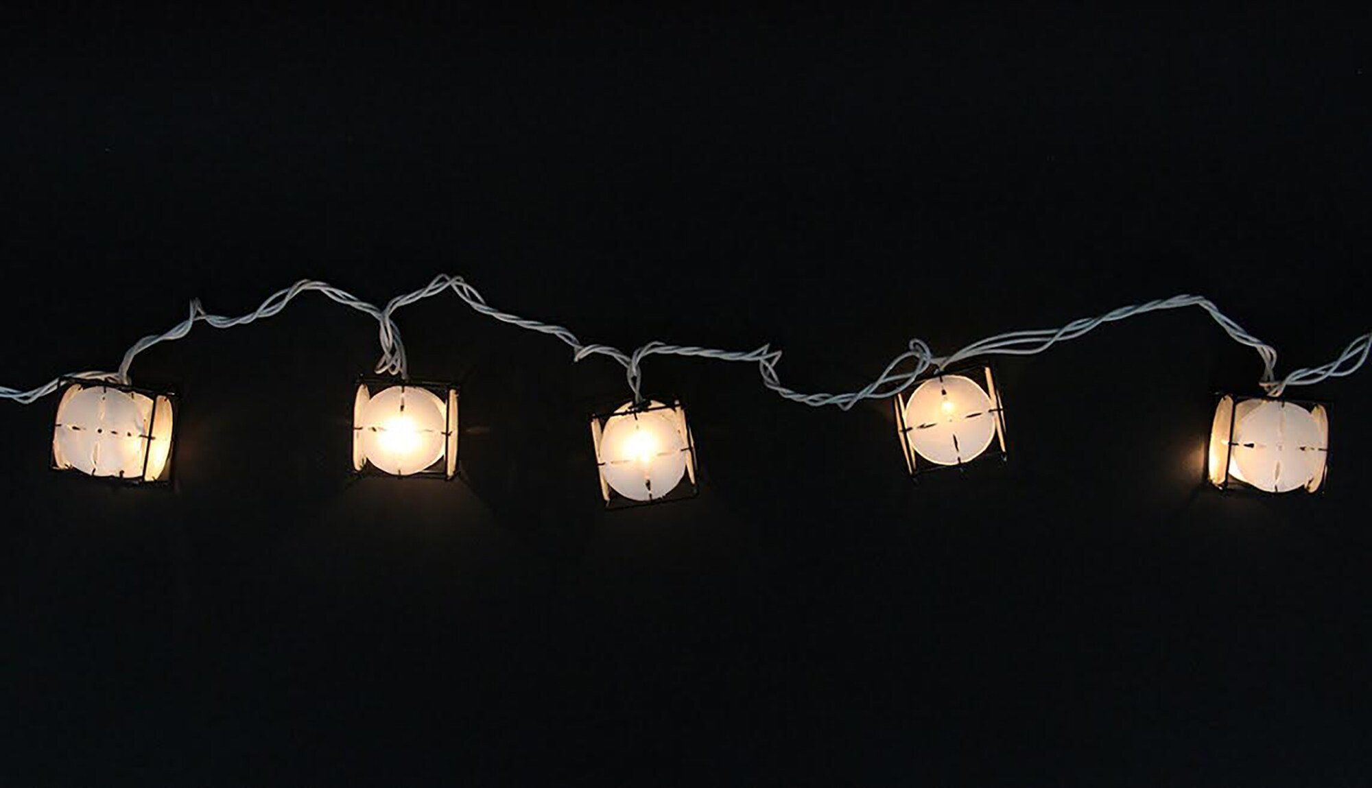 Northlight 10 Pearlized White and Black Lantern Party Patio Christmas Lights - 7.5 ft White Wire - 7.5'