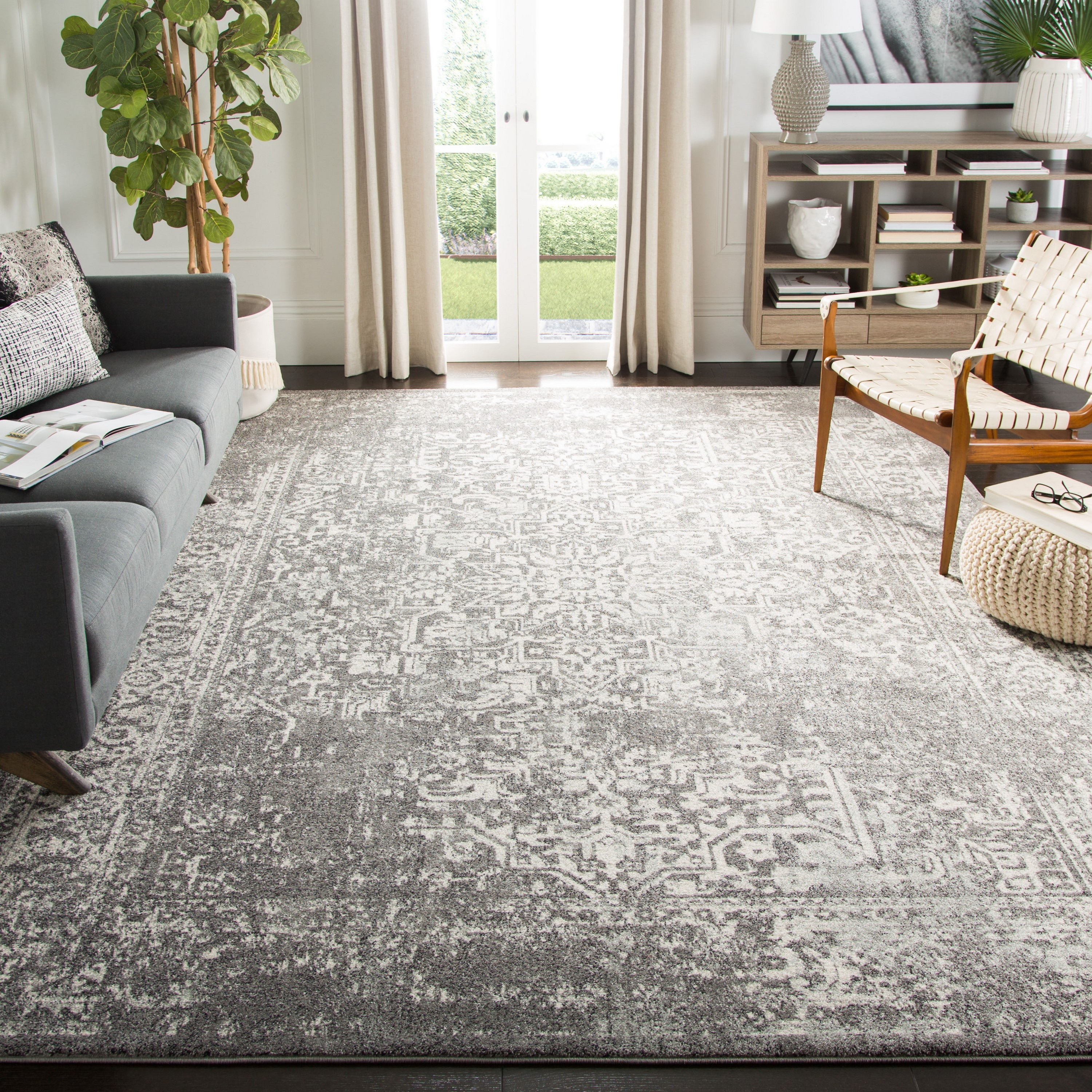 SAFAVIEH Evoke Trena Traditional Distressed Area Rug, Grey/Ivory, 9' x 12'