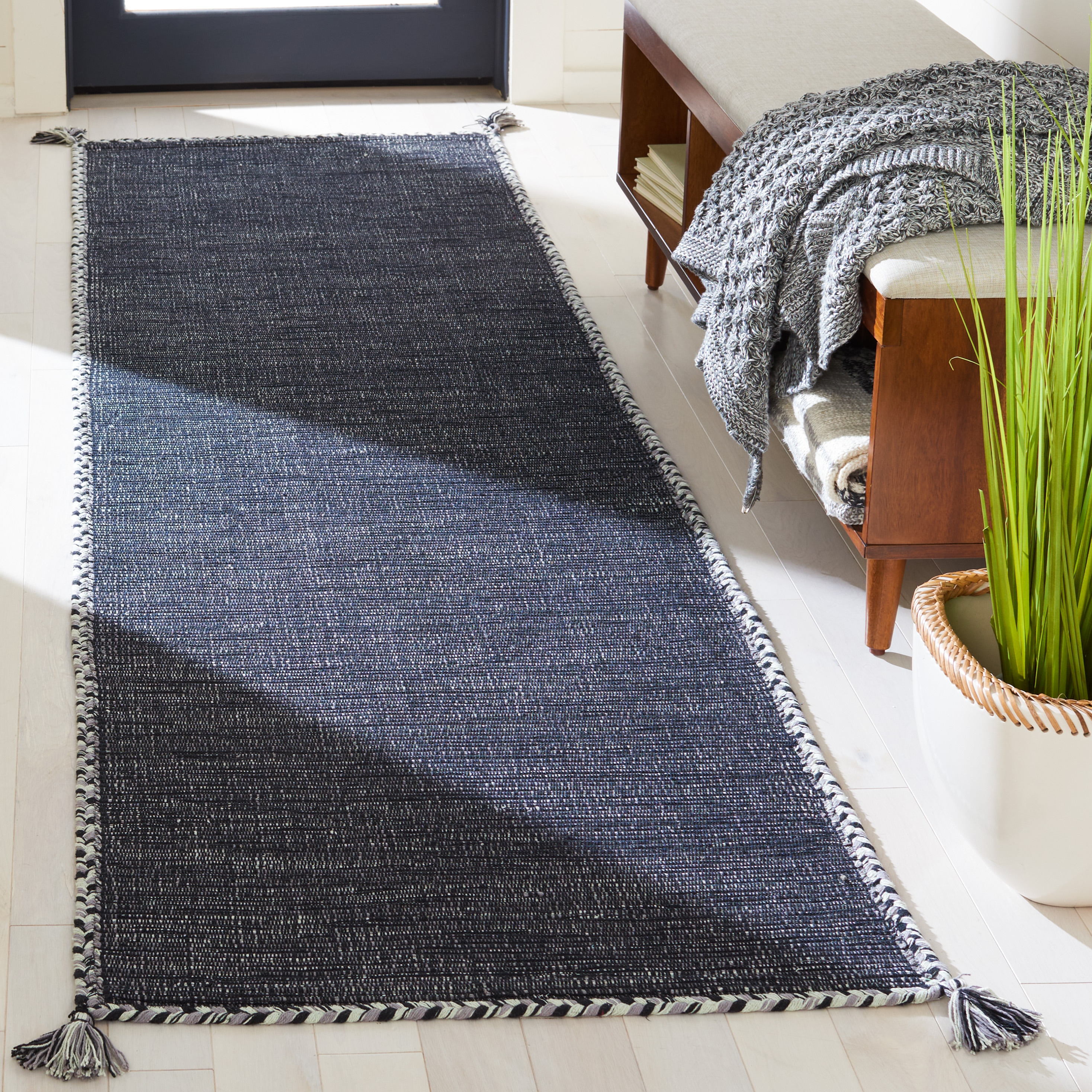 Montauk MTK150 Hand Woven Indoor Runner Rug - Grey/Black - 2'3"x8' - Safavieh