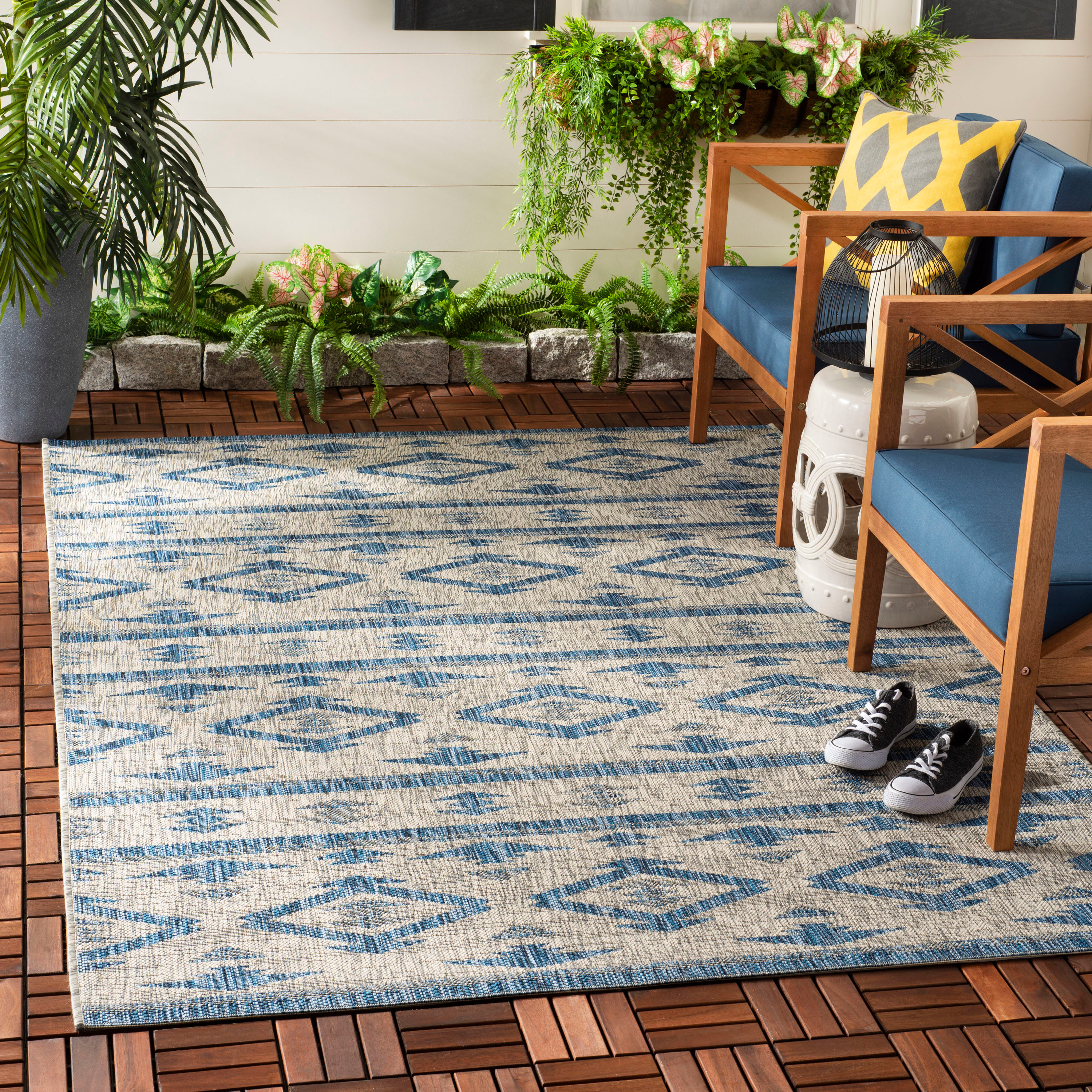 Safavieh Courtyard Tempe 9 x 12 (ft) Loomed Polypropylene Gray/Navy Rectangular Indoor/Outdoor Distressed/Overdyed Coastal Area rug