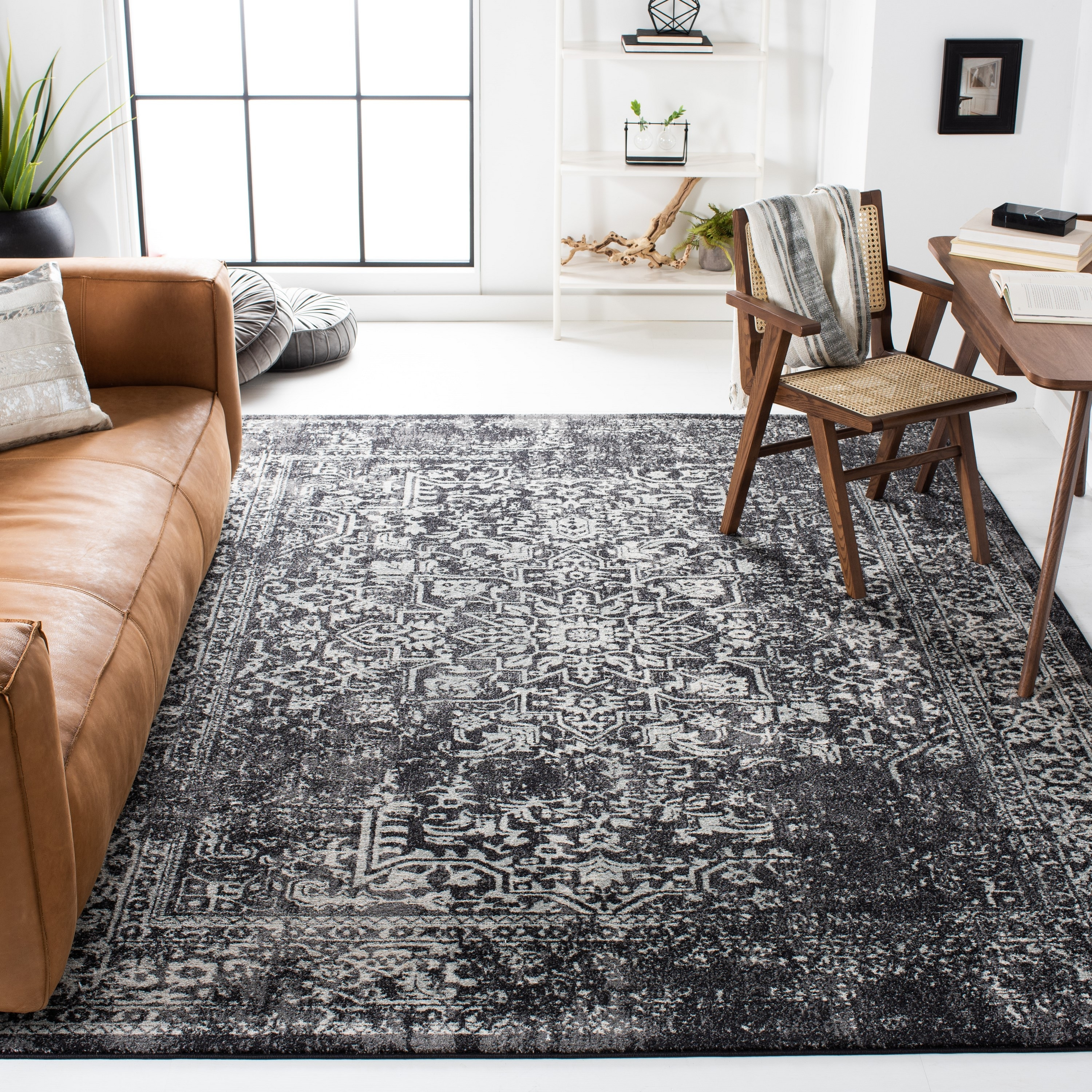 SAFAVIEH Evoke Trena Traditional Distressed Area Rug, Black/Grey, 9' x 12'
