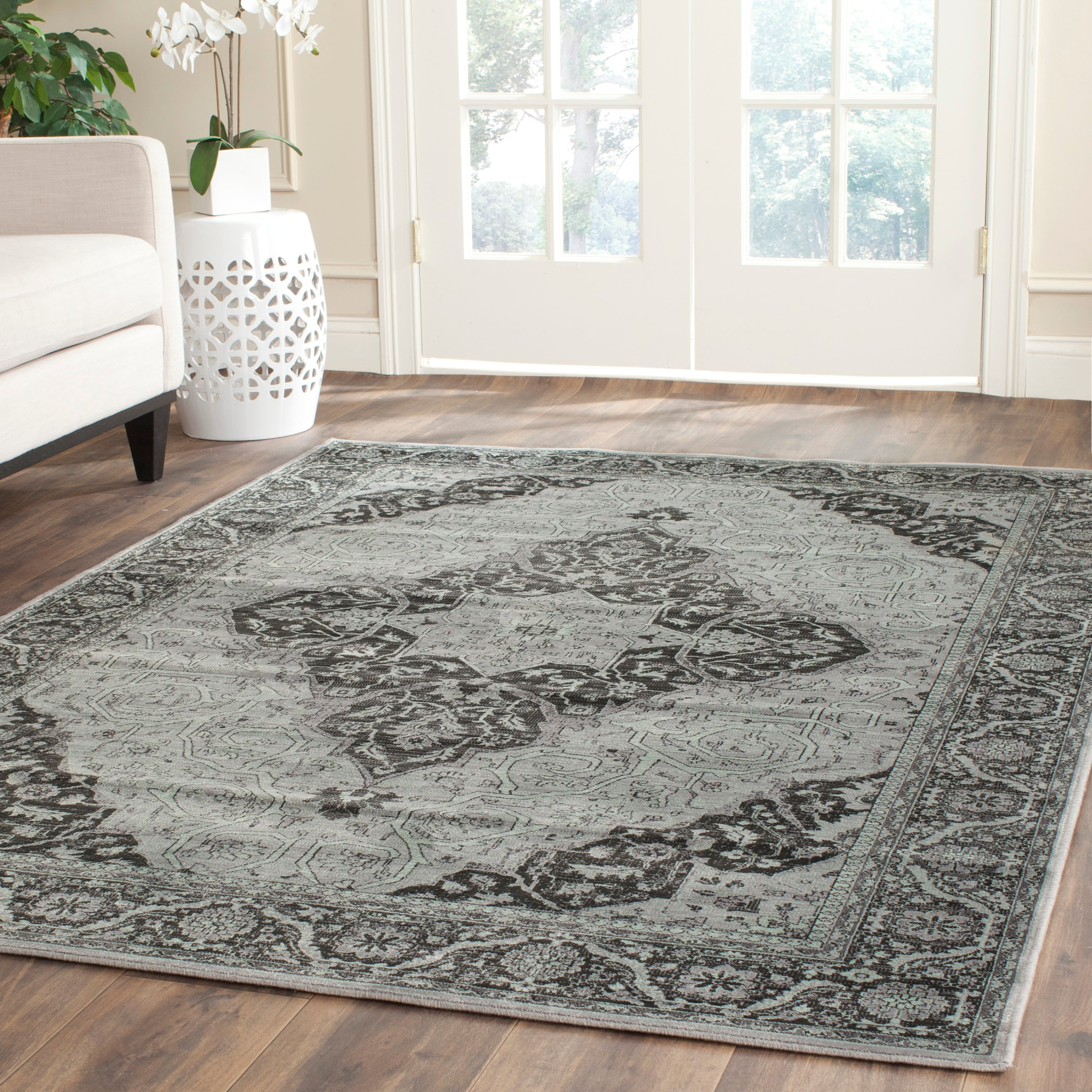 SAFAVIEH Vintage Milford Traditional Area Rug, Light Blue/Multi, 6'7" x 9'2"