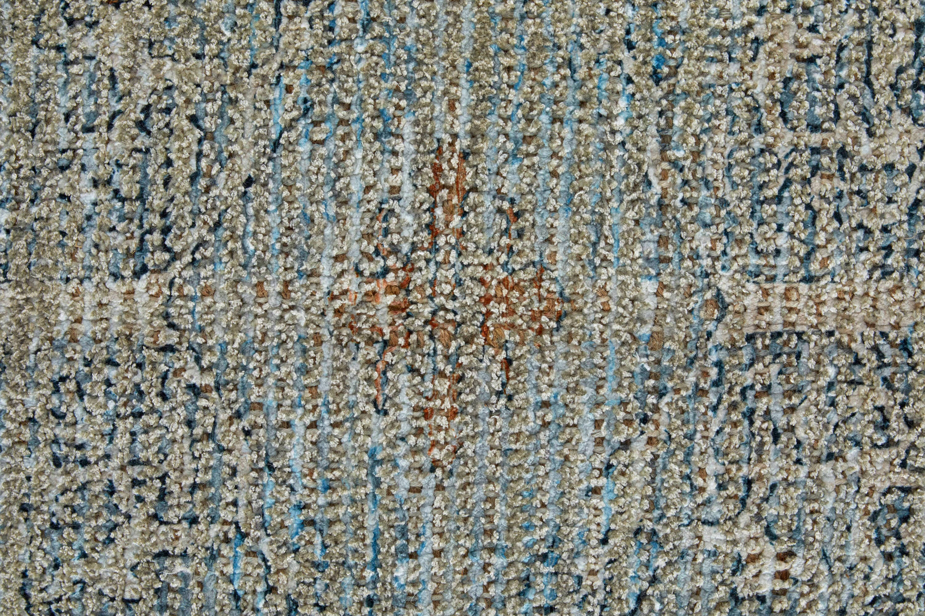 Elegant Gray Floral Motif 5' x 7' Tufted Wool Area Rug