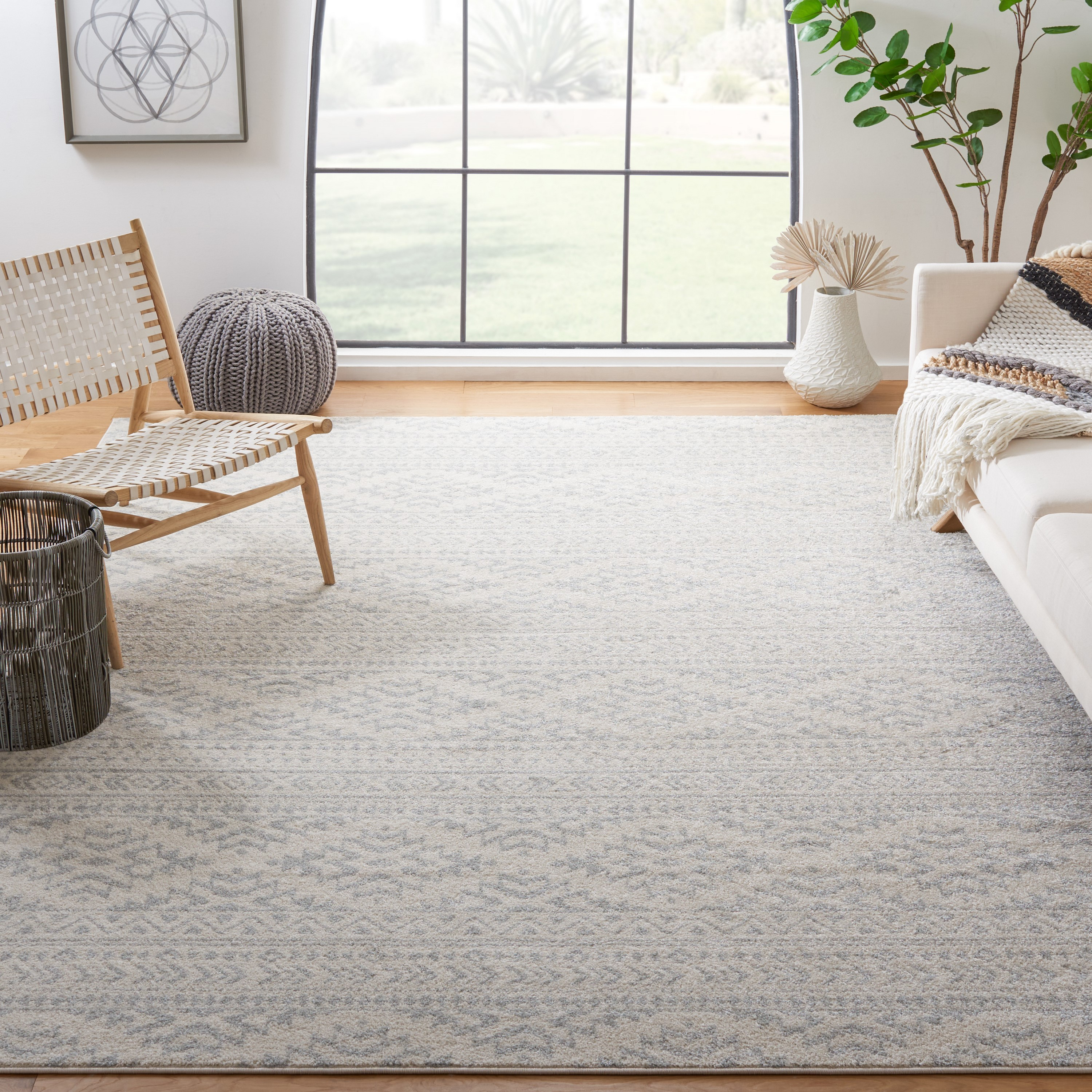 SAFAVIEH Tulum Lakisha Distressed Southwestern Area Rug, 10' x 13', Ivory/Light Grey
