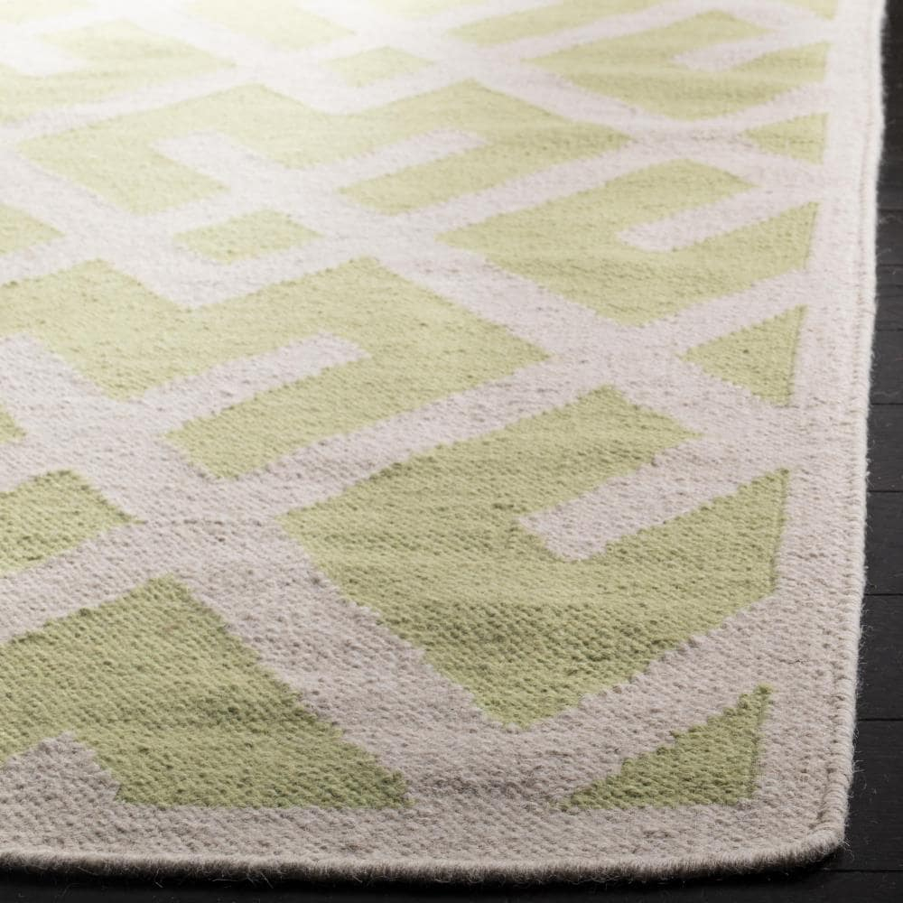 SAFAVIEH Dhurrie Brianna Geometric Moroccan Wool Area Rug, Light Green/Ivory, 6' x 6' Square
