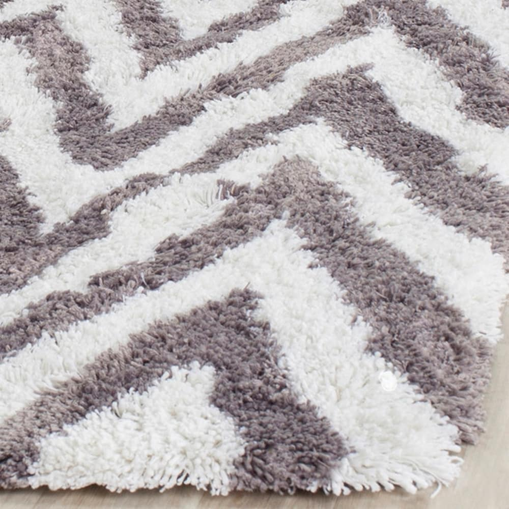 SAFAVIEH Giuseppe Chevron Shag Area Rug, Ivory/Grey, 4' x 6'