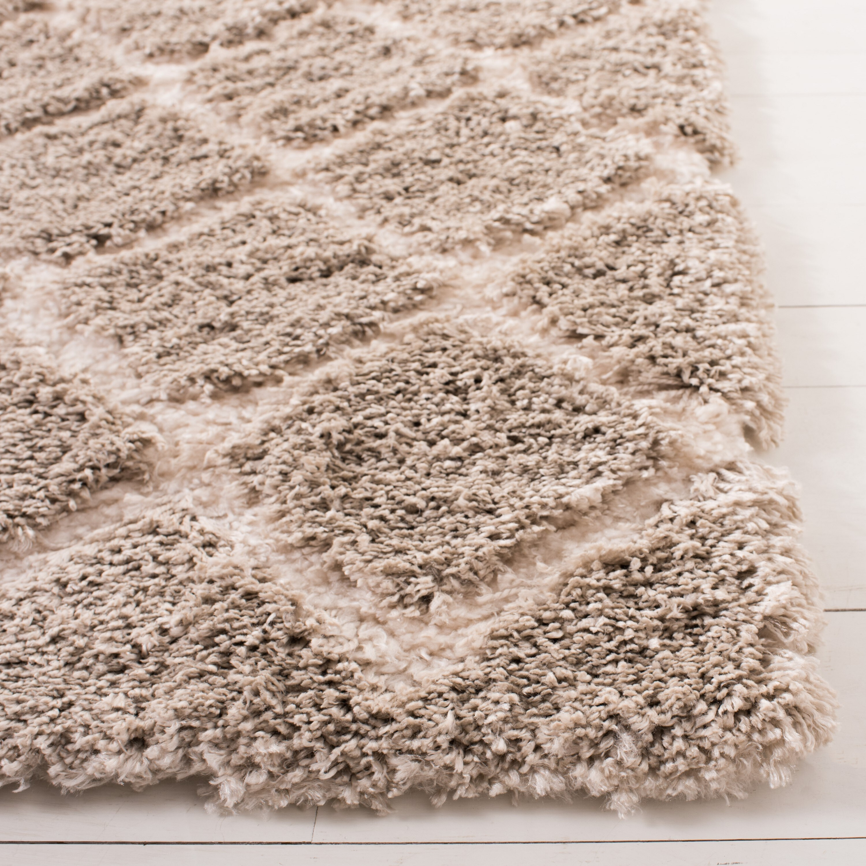 SAFAVIEH Adriana Anwar Geometric Diamonds Shag Area Rug, Beige/Cream, 3' x 5'