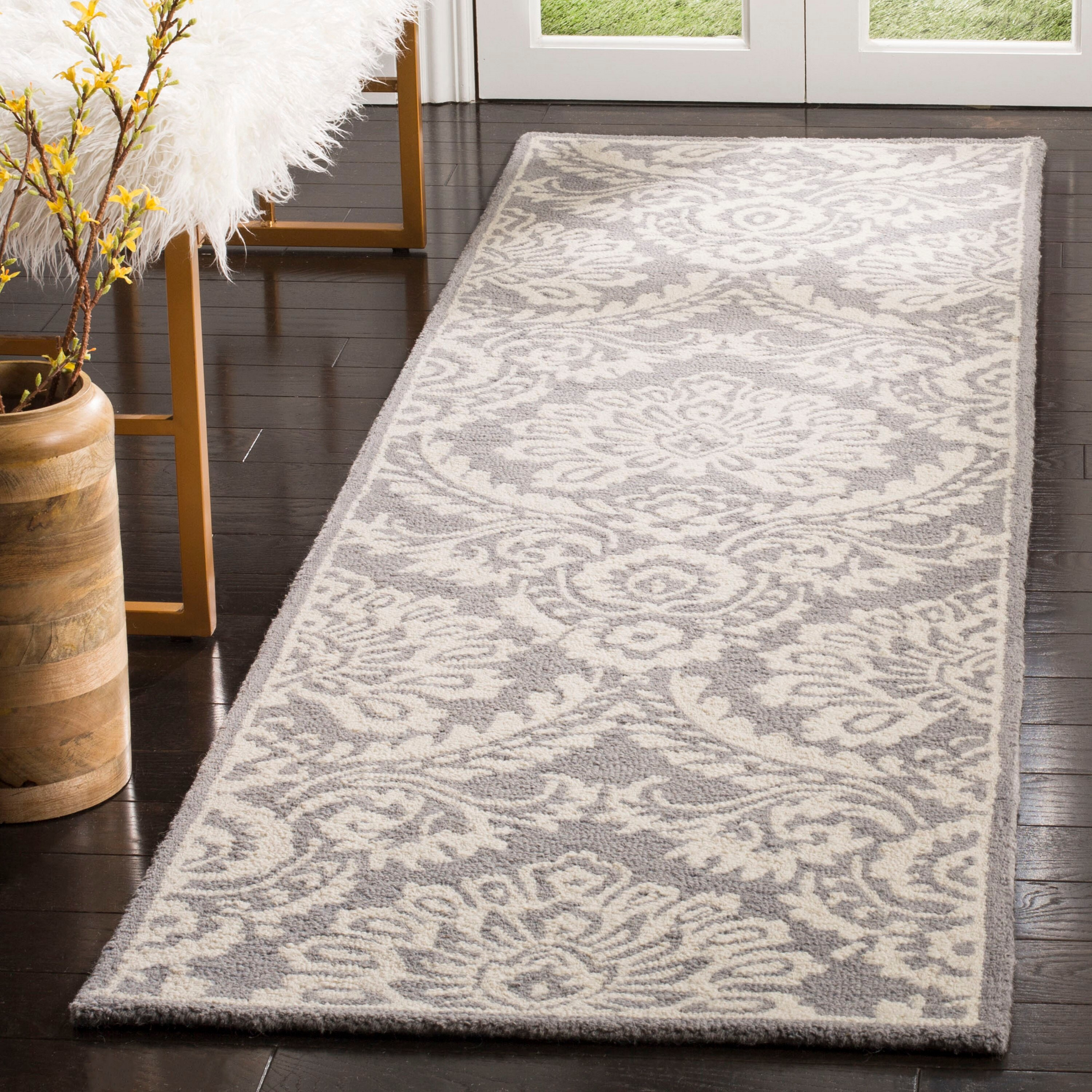 Safavieh Blossom Littie 2 X 8 (ft) Wool Gray/Ivory Indoor Damask Spot Clean Only Runner Rug