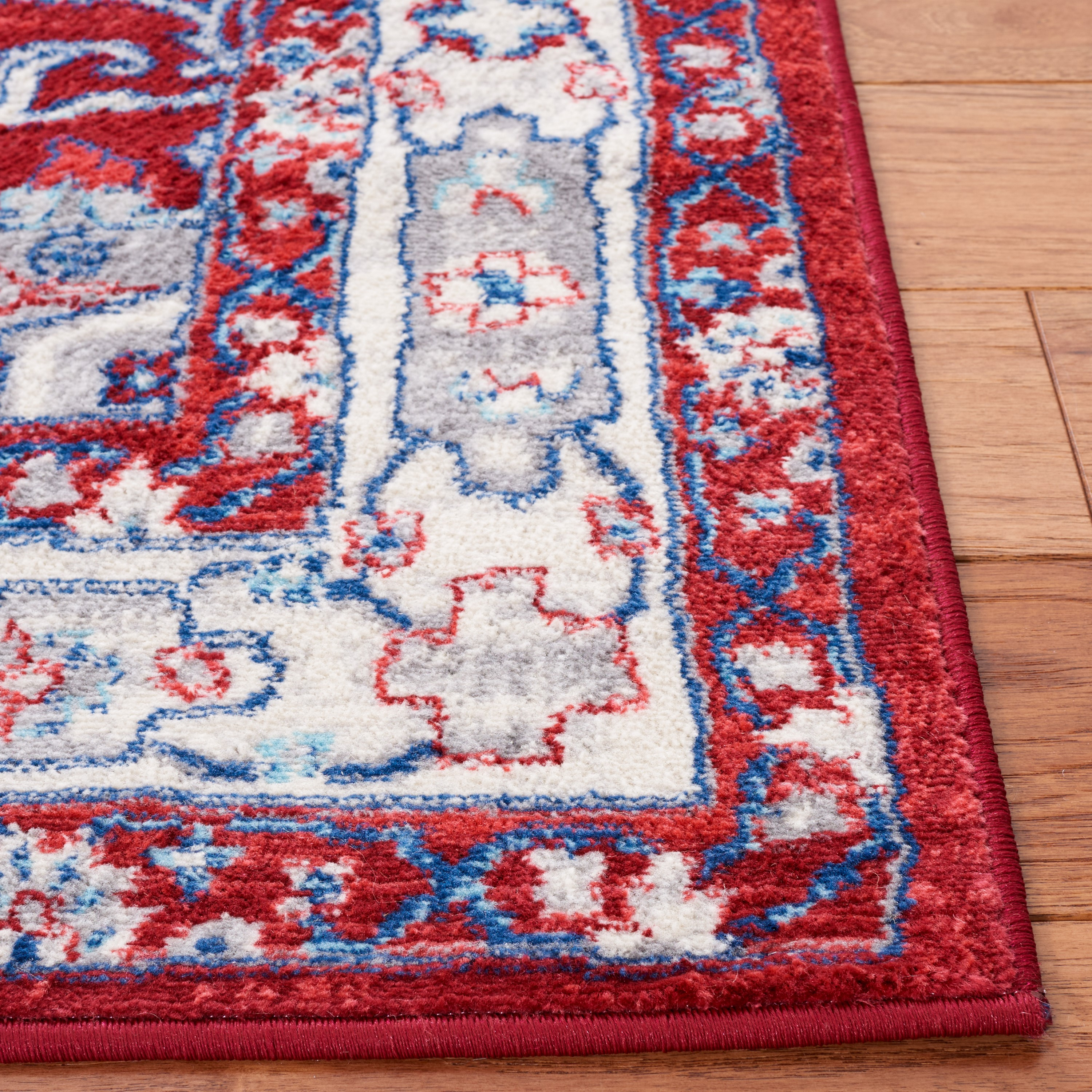 SAFAVIEH Brentwood Cedric Traditional Area Rug, 5'3" x 7'6", Red/Ivory
