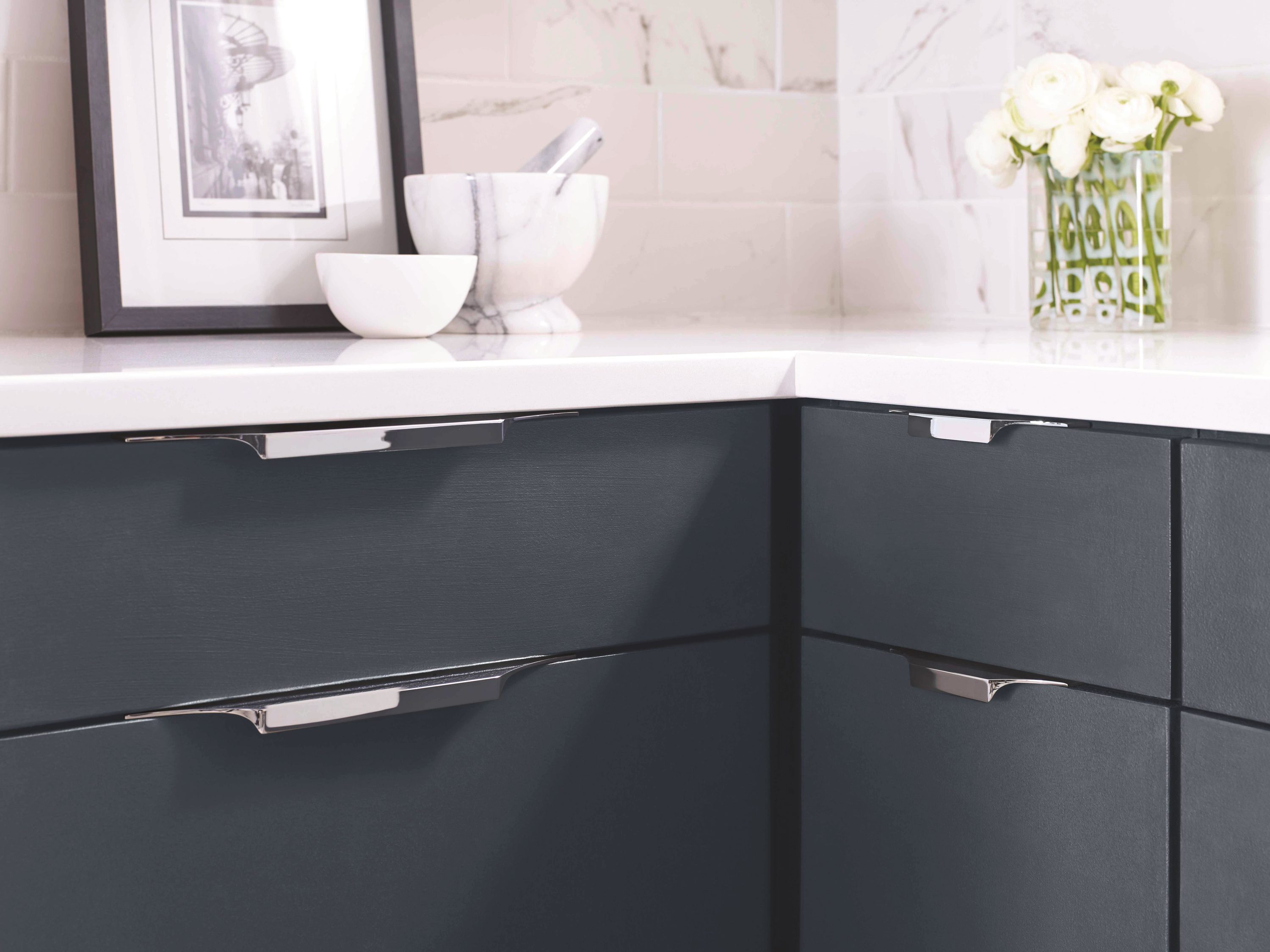 Extent 8-9/16 in. (217mm) Modern Polished Chrome Cabinet Edge Pull