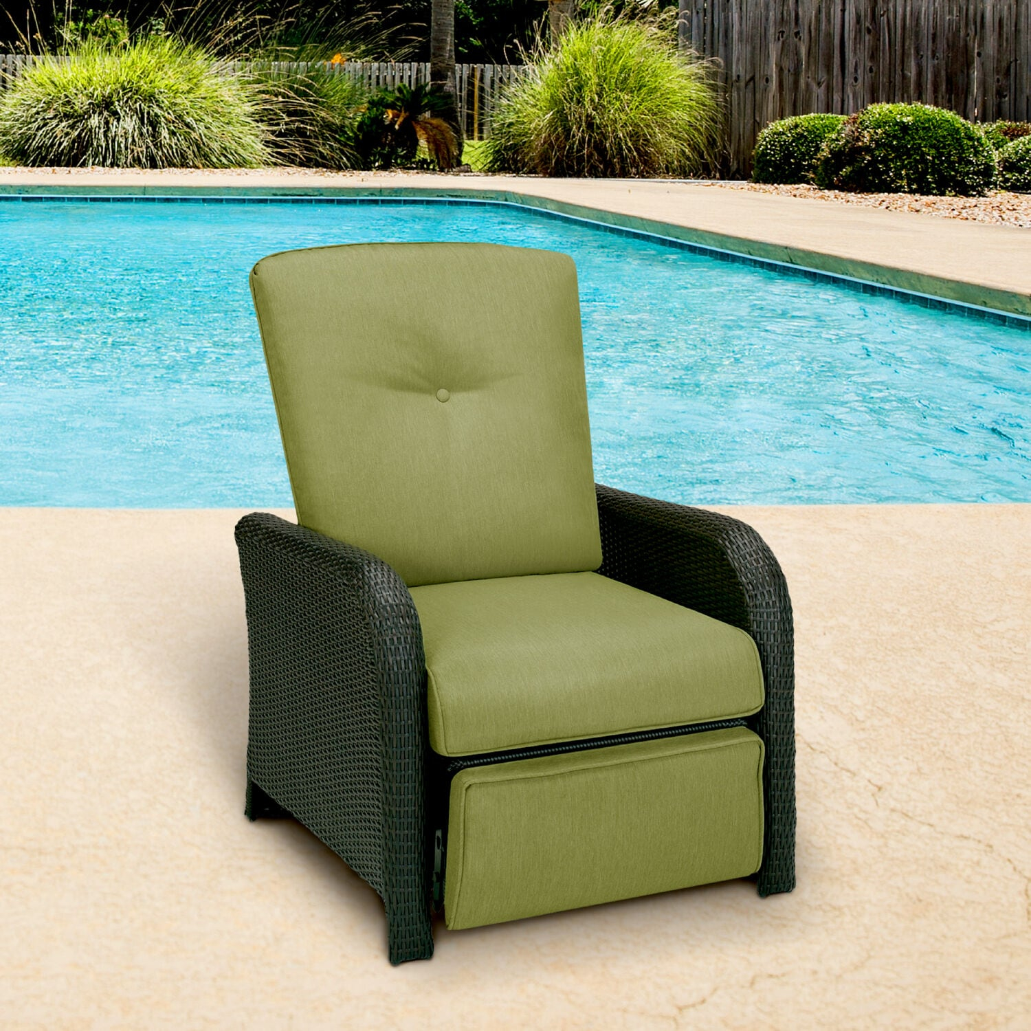 Hanover Strathmere Wicker and Steel Outdoor Patio Lounge Chair, Cilantro Green