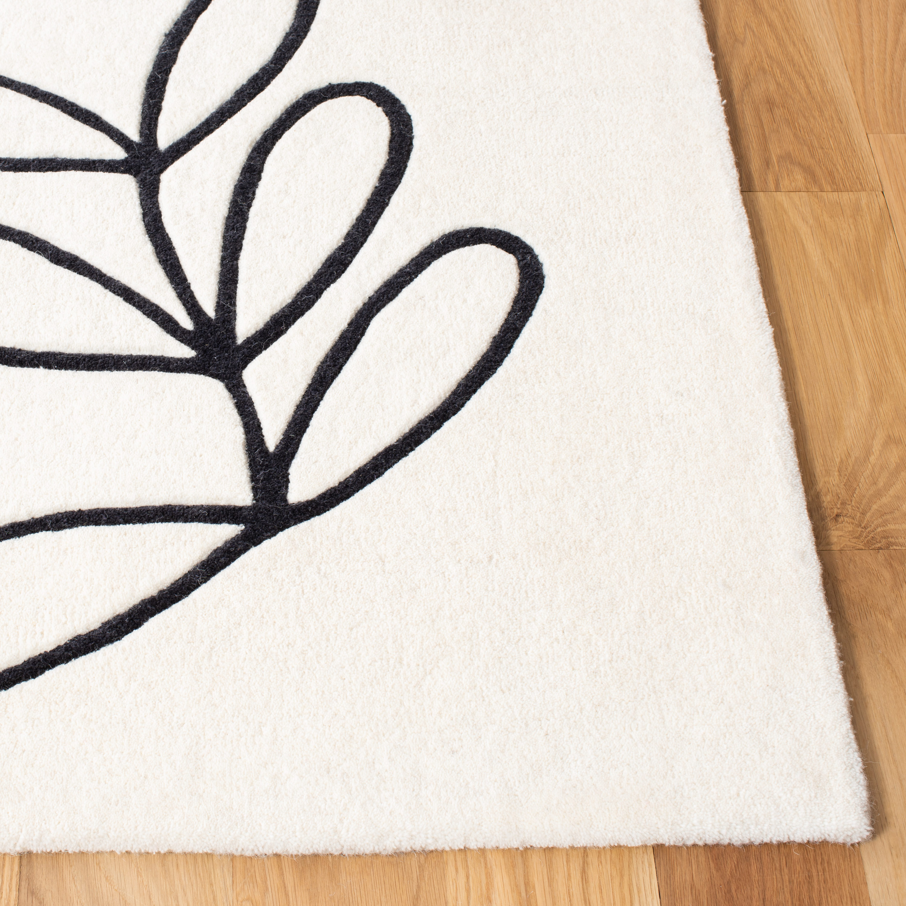 SAFAVIEH Fifth Avenue Dawson Abstract Area Rug, Ivory/Black, 4' x 6'