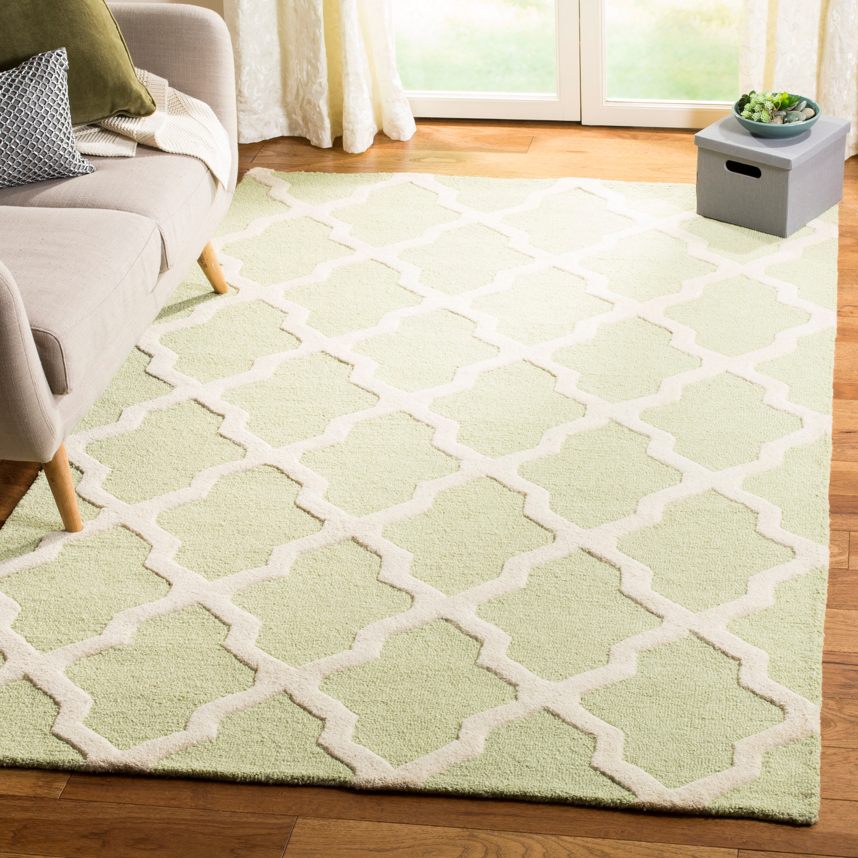 SAFAVIEH Cambridge Liam Geometric Wool Area Rug, Light Green/Ivory, 5' x 8'