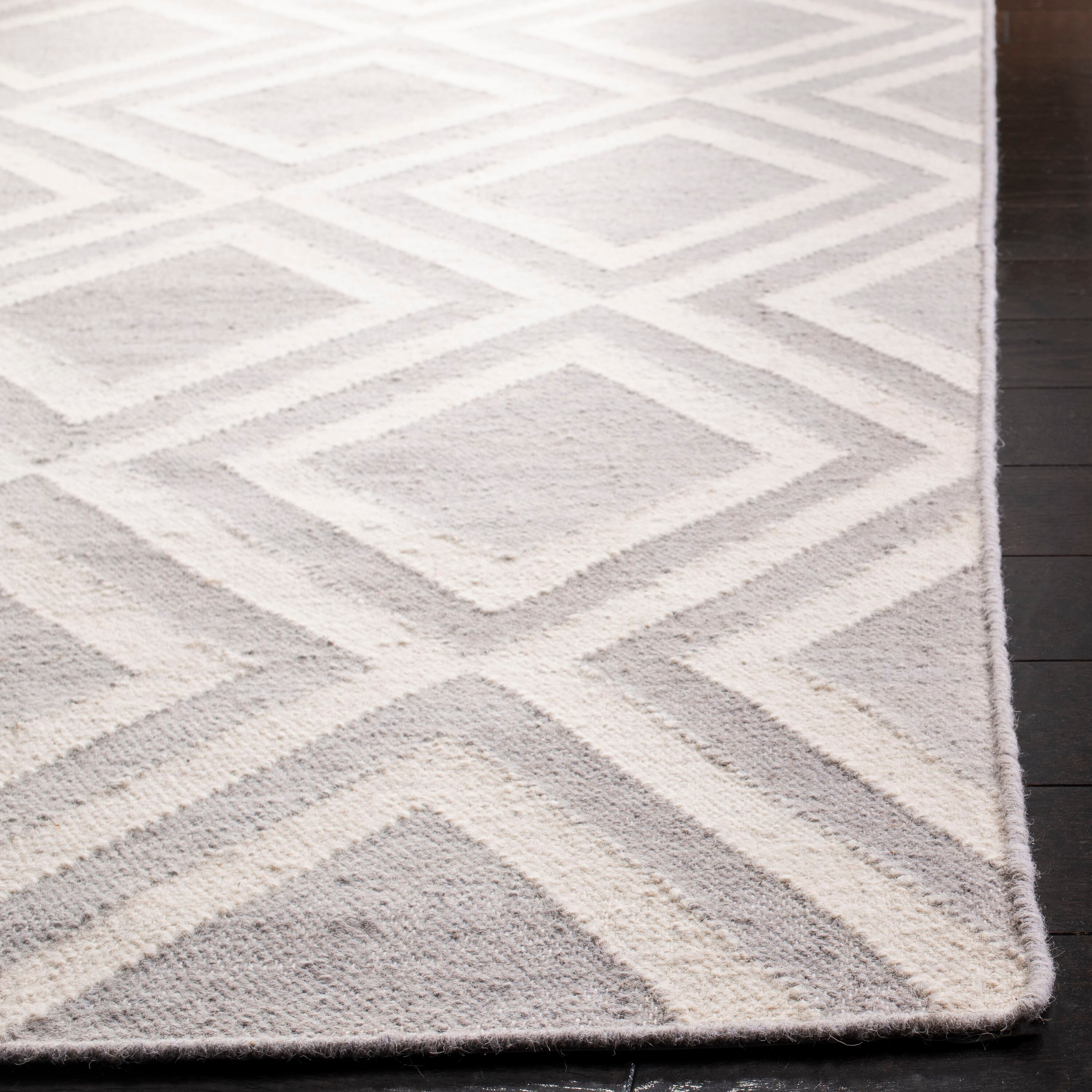SAFAVIEH Dhurrie Winifred Geometric Diamonds Wool Runner Rug, Grey/Ivory, 2'6" x 8'